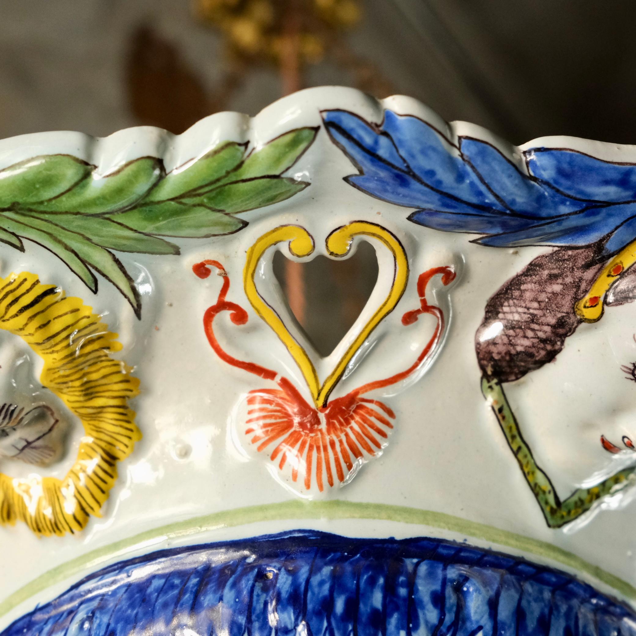 Lustre ou coupe suspendue en faïence polychrome de Sicile, début du 20e siècle en vente 3