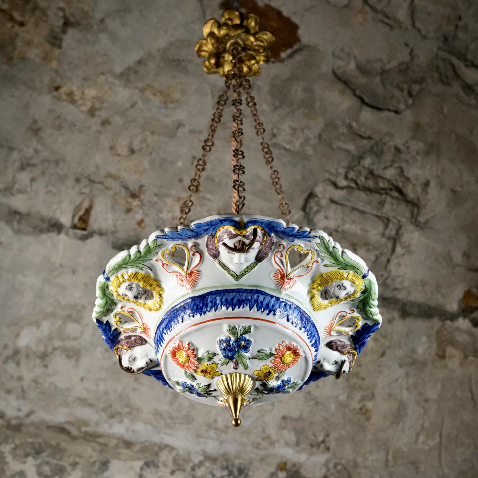 Baroque Lustre ou coupe suspendue en faïence polychrome de Sicile, début du 20e siècle en vente