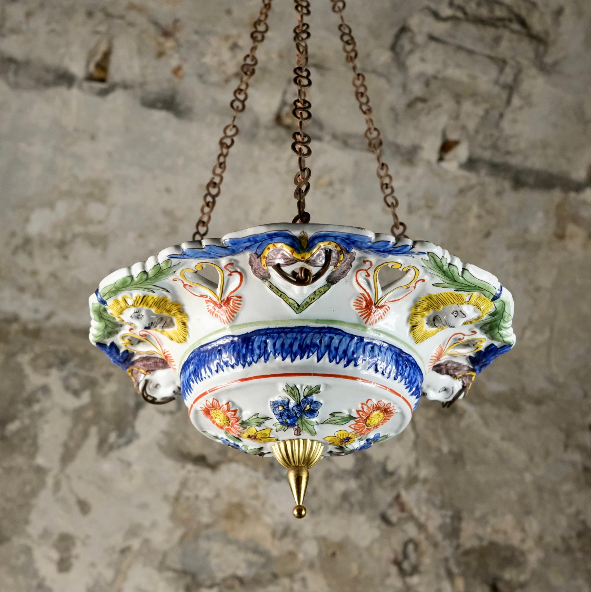 italien Lustre ou coupe suspendue en faïence polychrome de Sicile, début du 20e siècle en vente