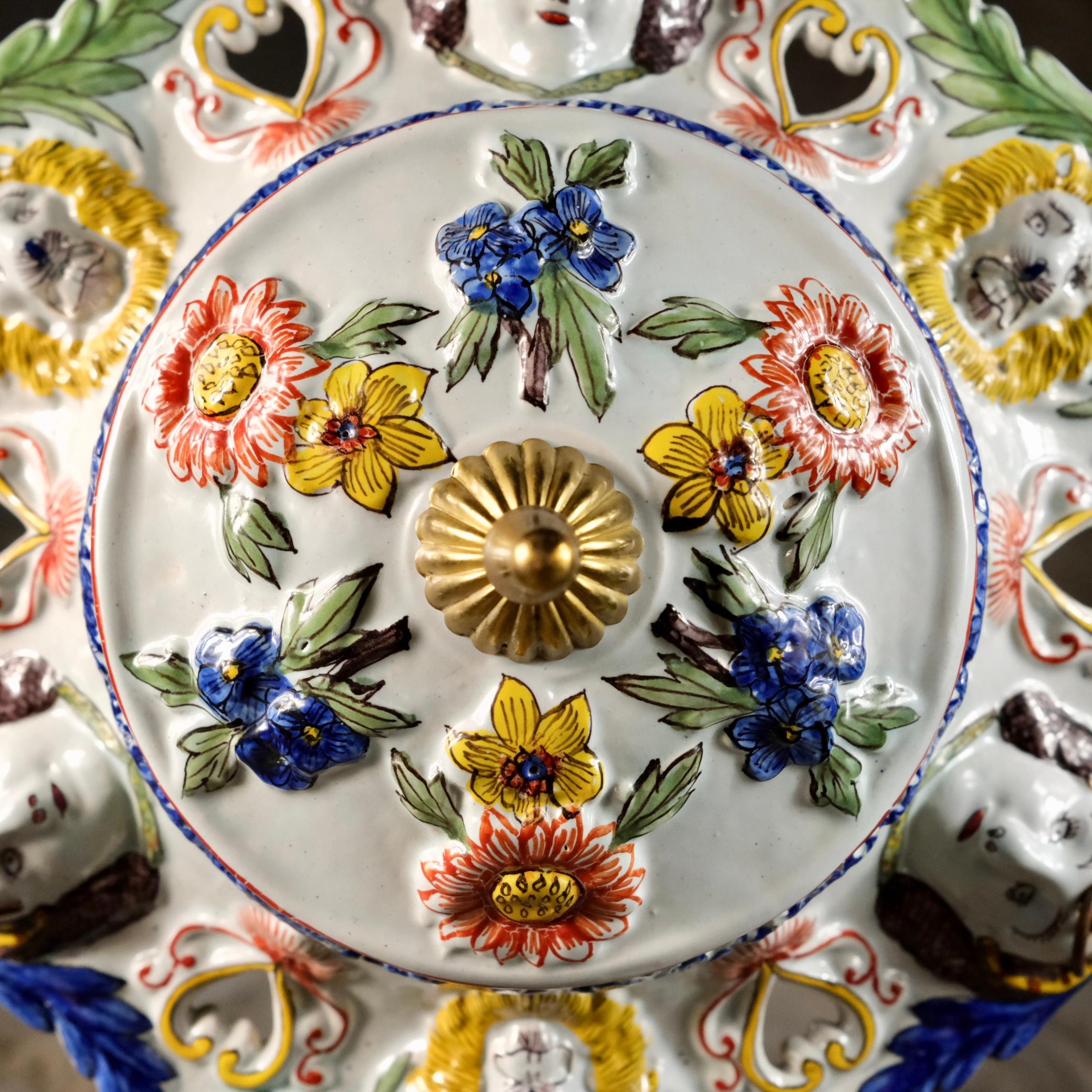 20ième siècle Lustre ou coupe suspendue en faïence polychrome de Sicile, début du 20e siècle en vente