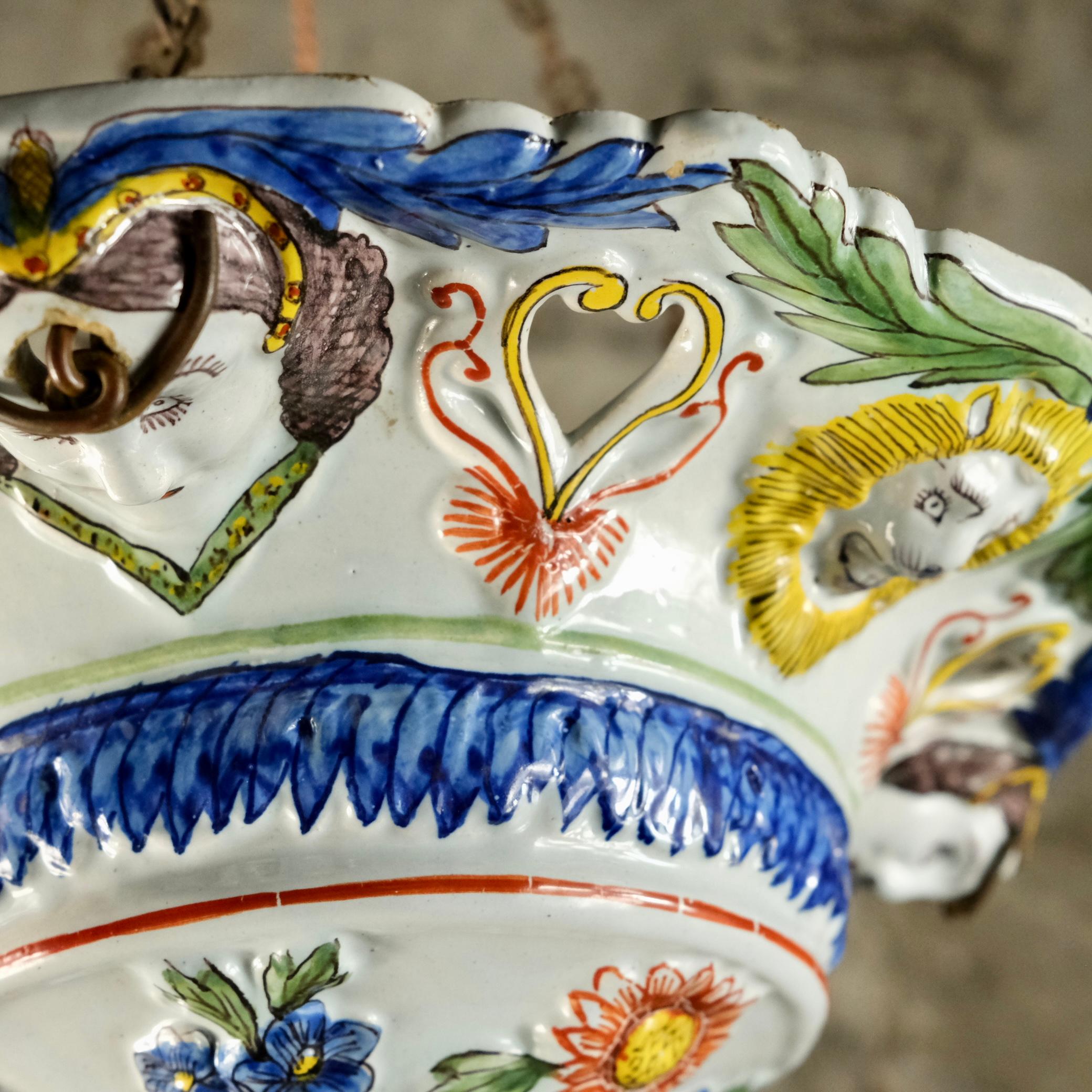 Lustre ou coupe suspendue en faïence polychrome de Sicile, début du 20e siècle en vente 1
