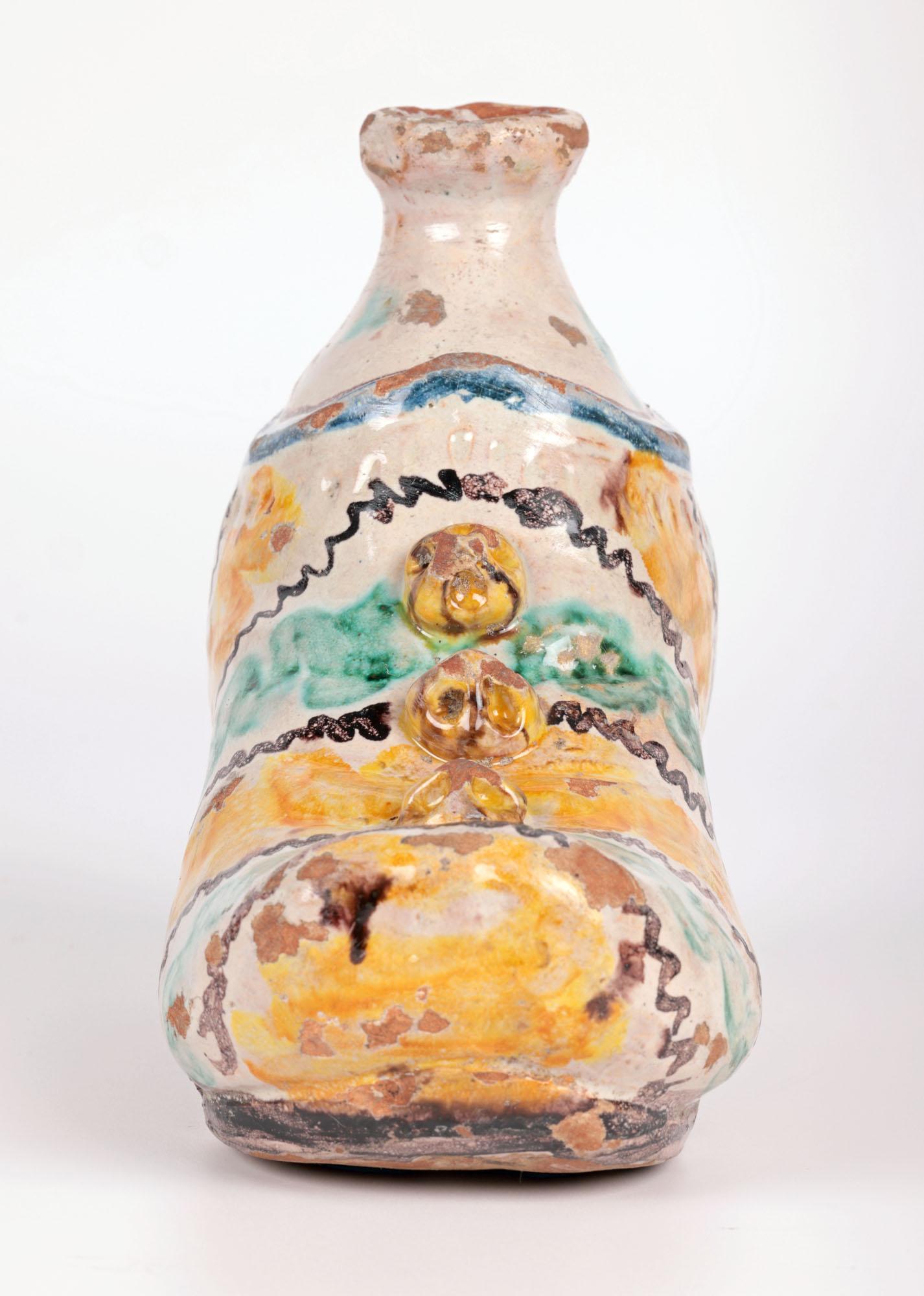 Sizilianischer, süditalienischer Maiolica-Keramik-Flask in Schuhform im Angebot 7