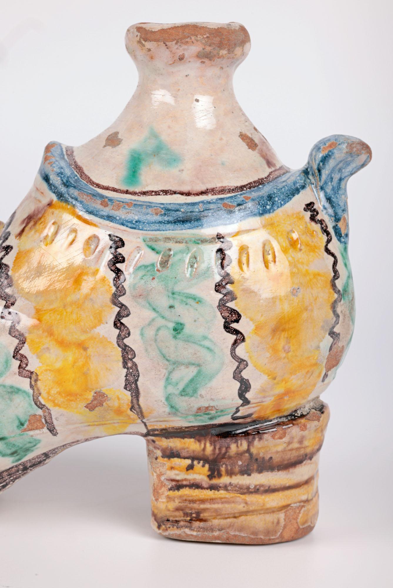 Sizilianischer, süditalienischer Maiolica-Keramik-Flask in Schuhform (Italienisch) im Angebot