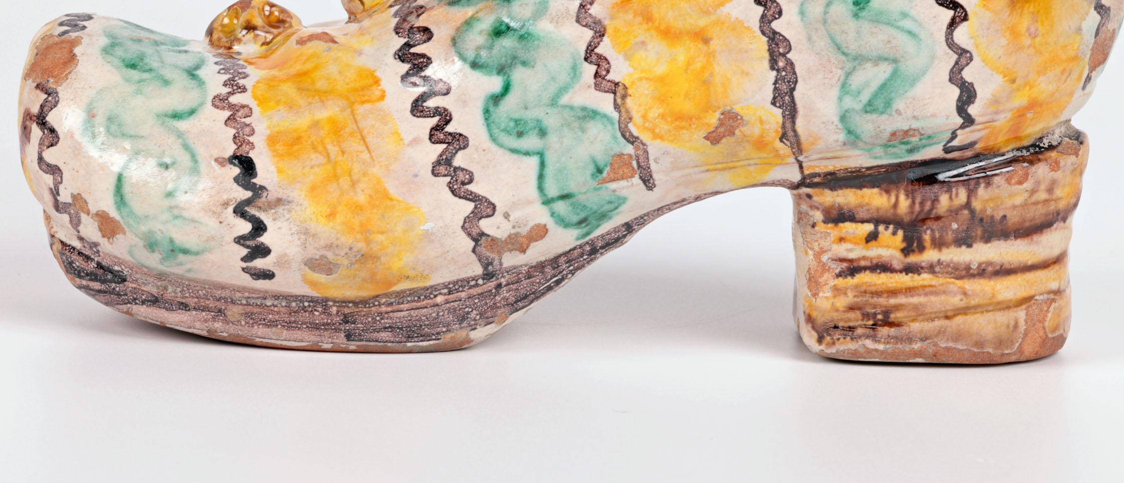 Sizilianischer, süditalienischer Maiolica-Keramik-Flask in Schuhform (Handgefertigt) im Angebot