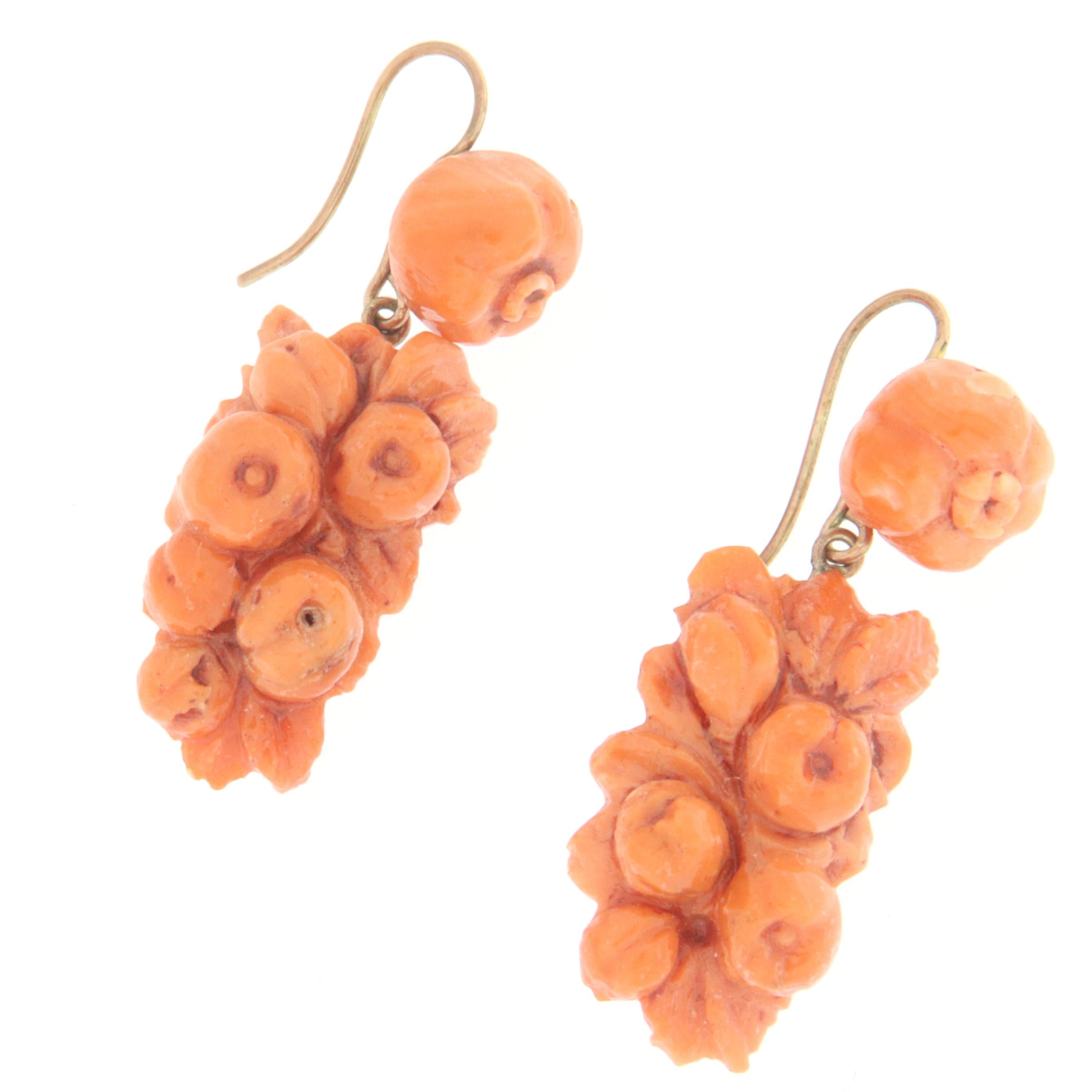 9 karat yellow gold drop earrings. Handmade by artisans assembled with Sicily natural coral 

Earrings total weight 12.40 grams

