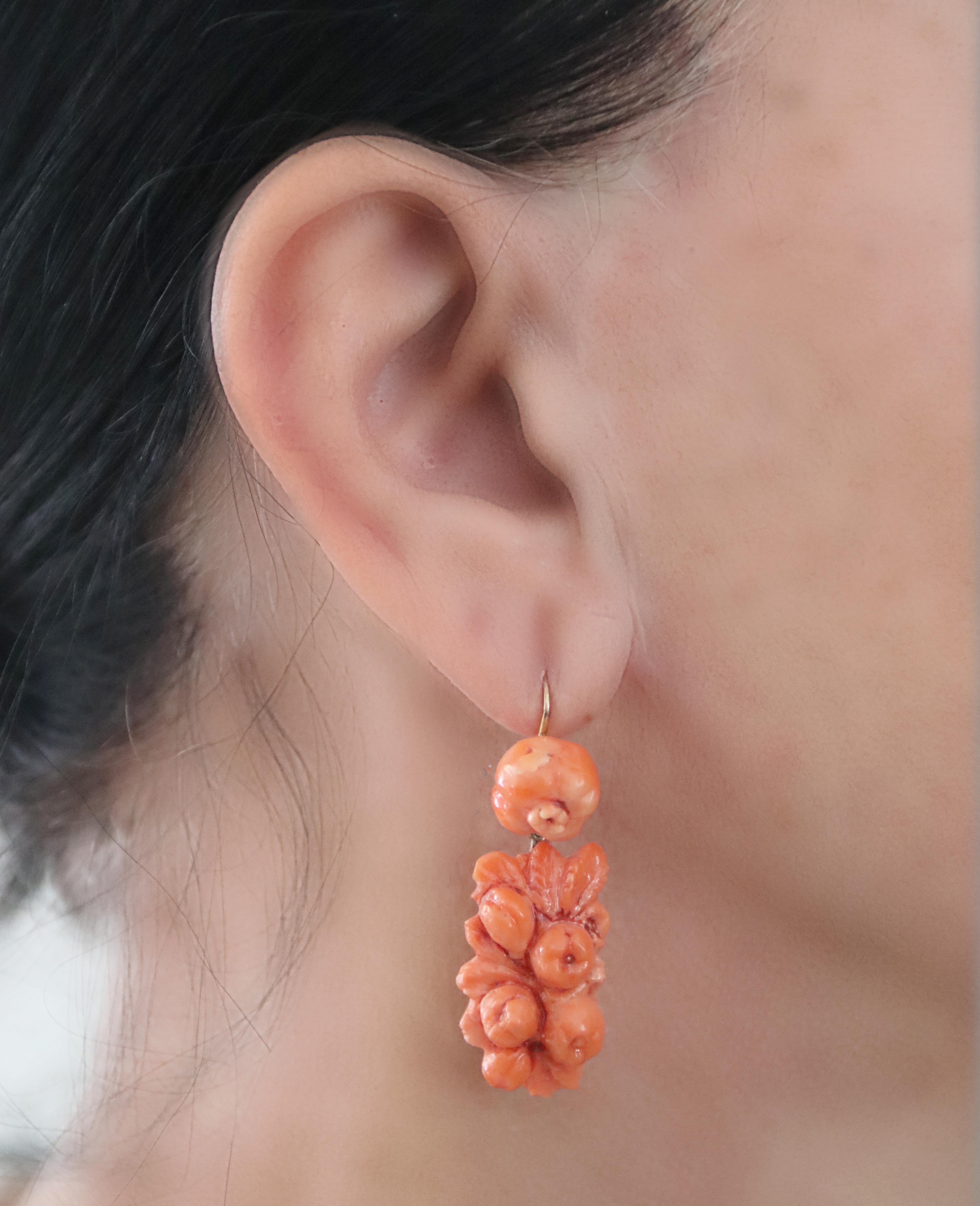 Pendants d'oreilles en or jaune 9 carats et corail de Sicile Pour femmes en vente