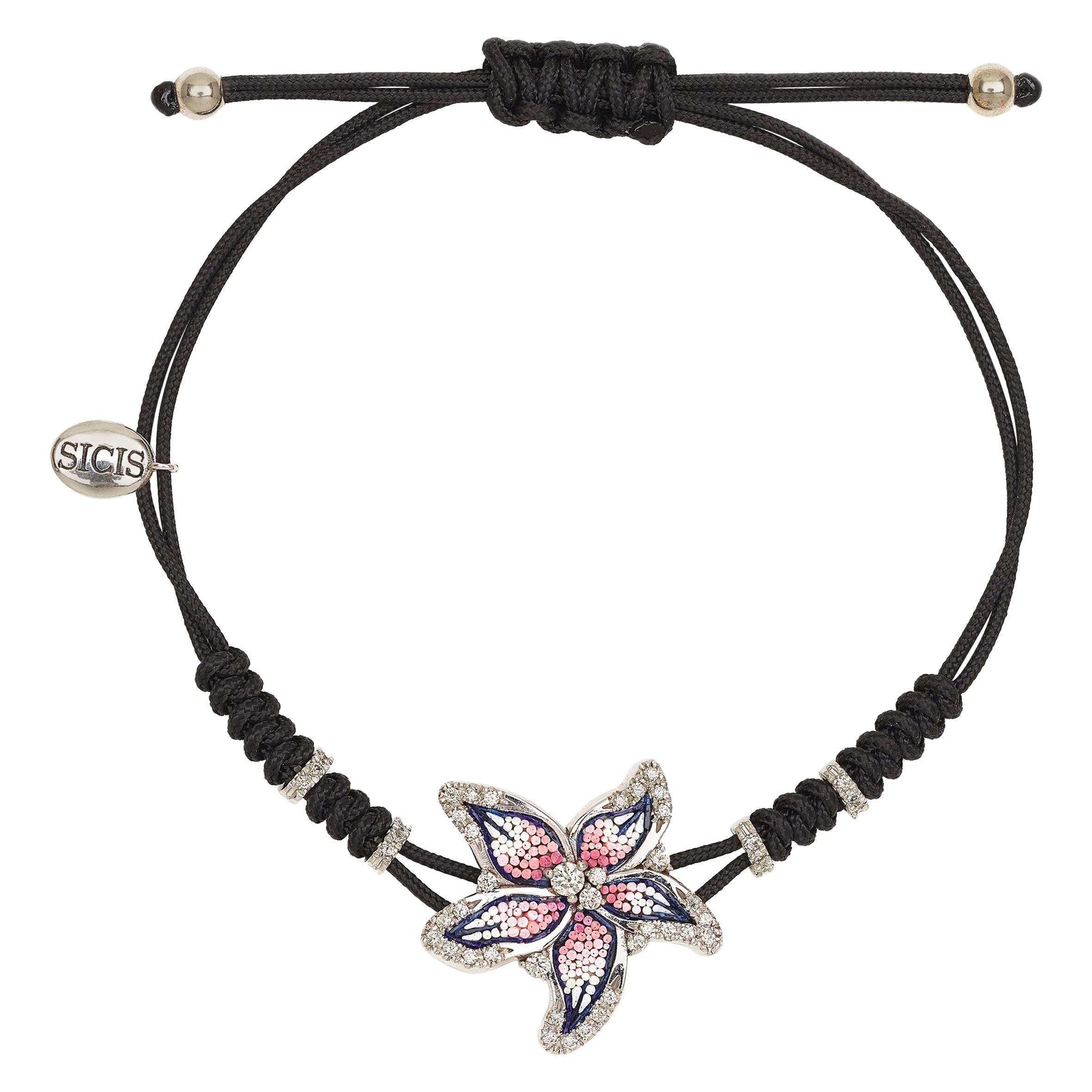 Ein stilvolles Blumenarmband aus Weißgold mit weißen Diamanten, von Hand verziert mit Mikromosaik im Angebot