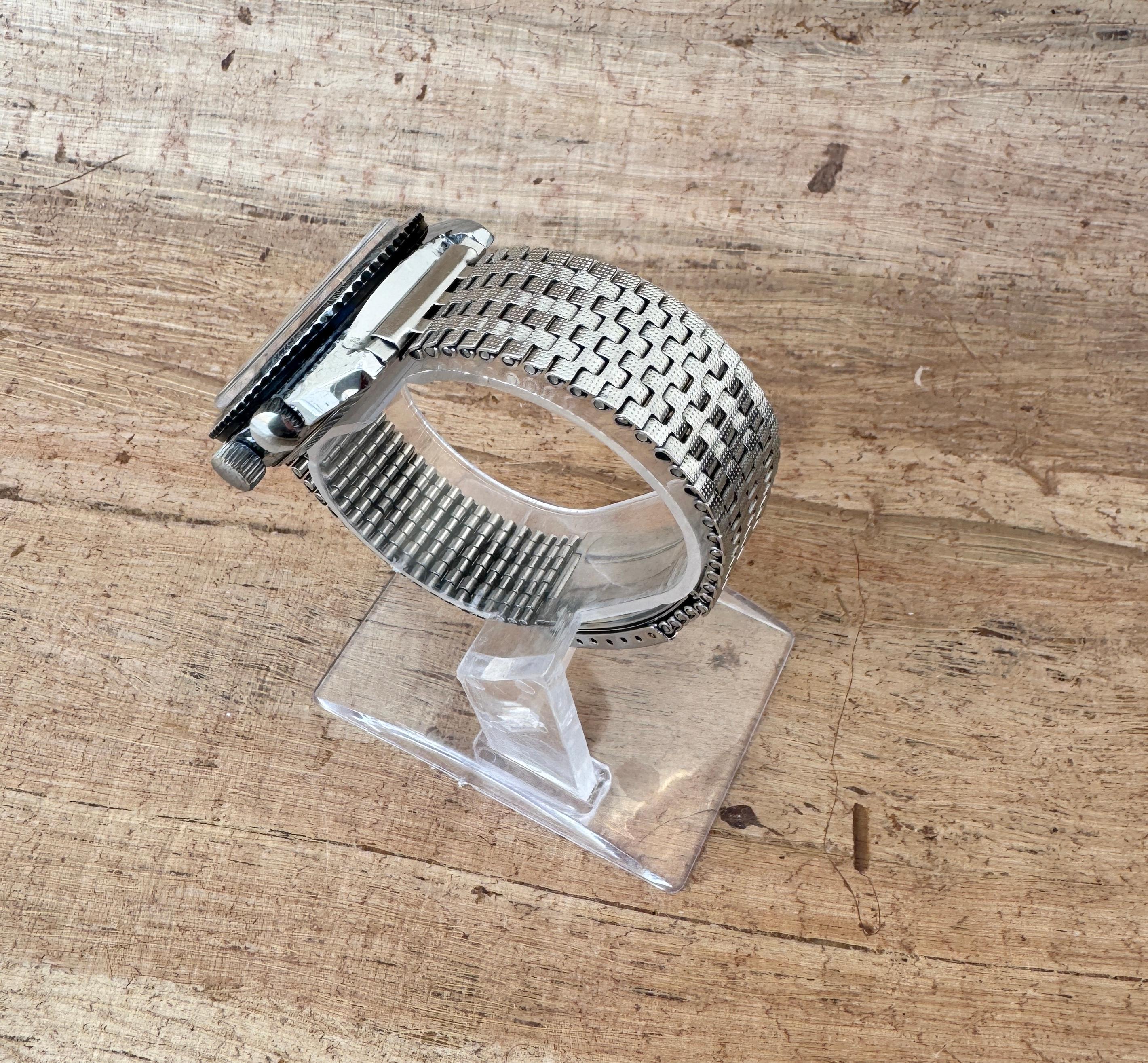 Sicura Super Waterproof 400 - 25 Jewels Shockprotected Diver watch For Sale 3