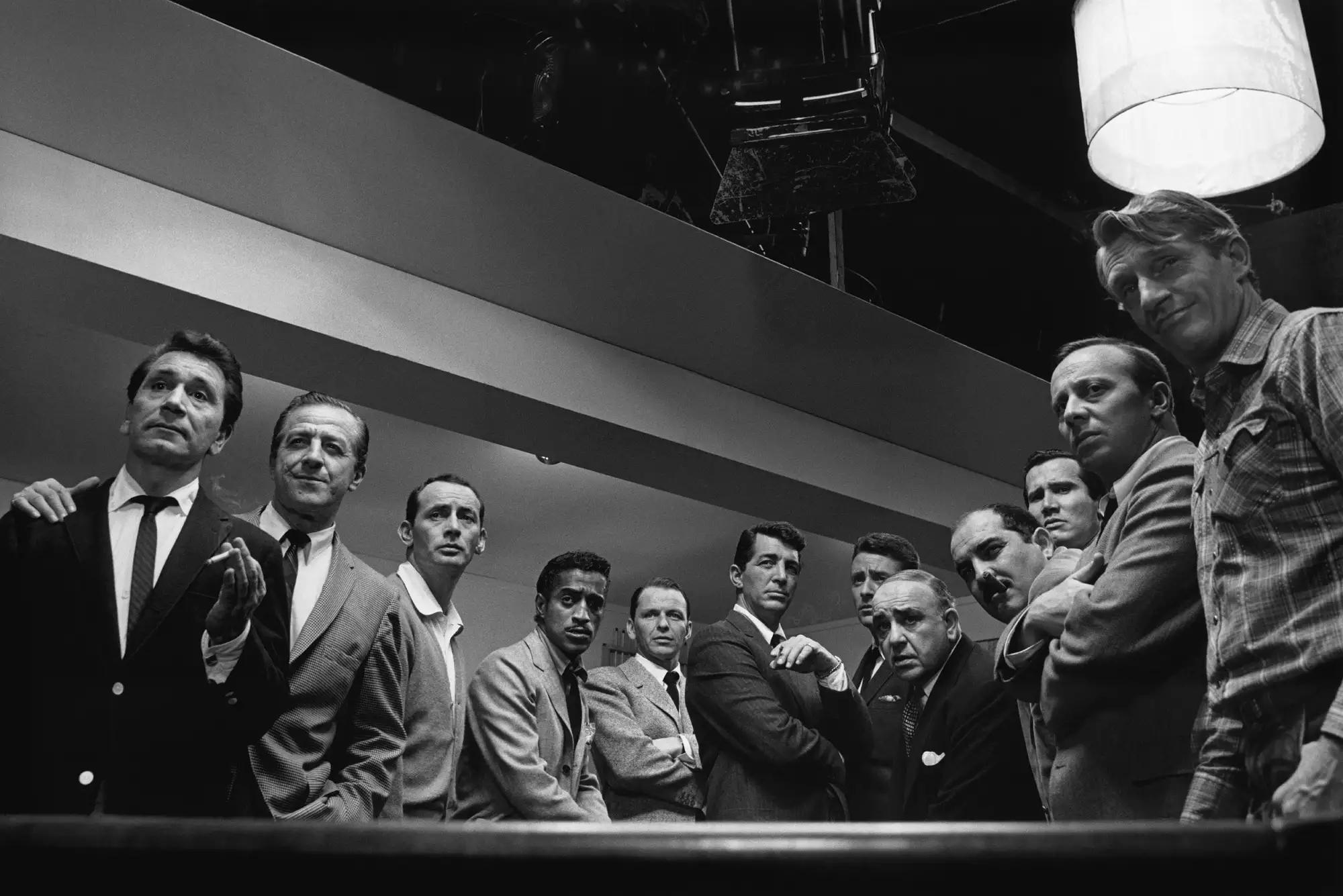 Sid Avery Black and White Photograph – Besetzung von "Ocean's 11"