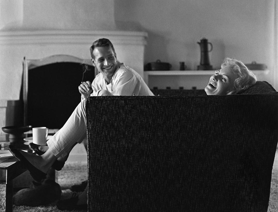 Black and White Photograph Sid Avery - Bliss domestique : Paul Newman et Joann Woodward