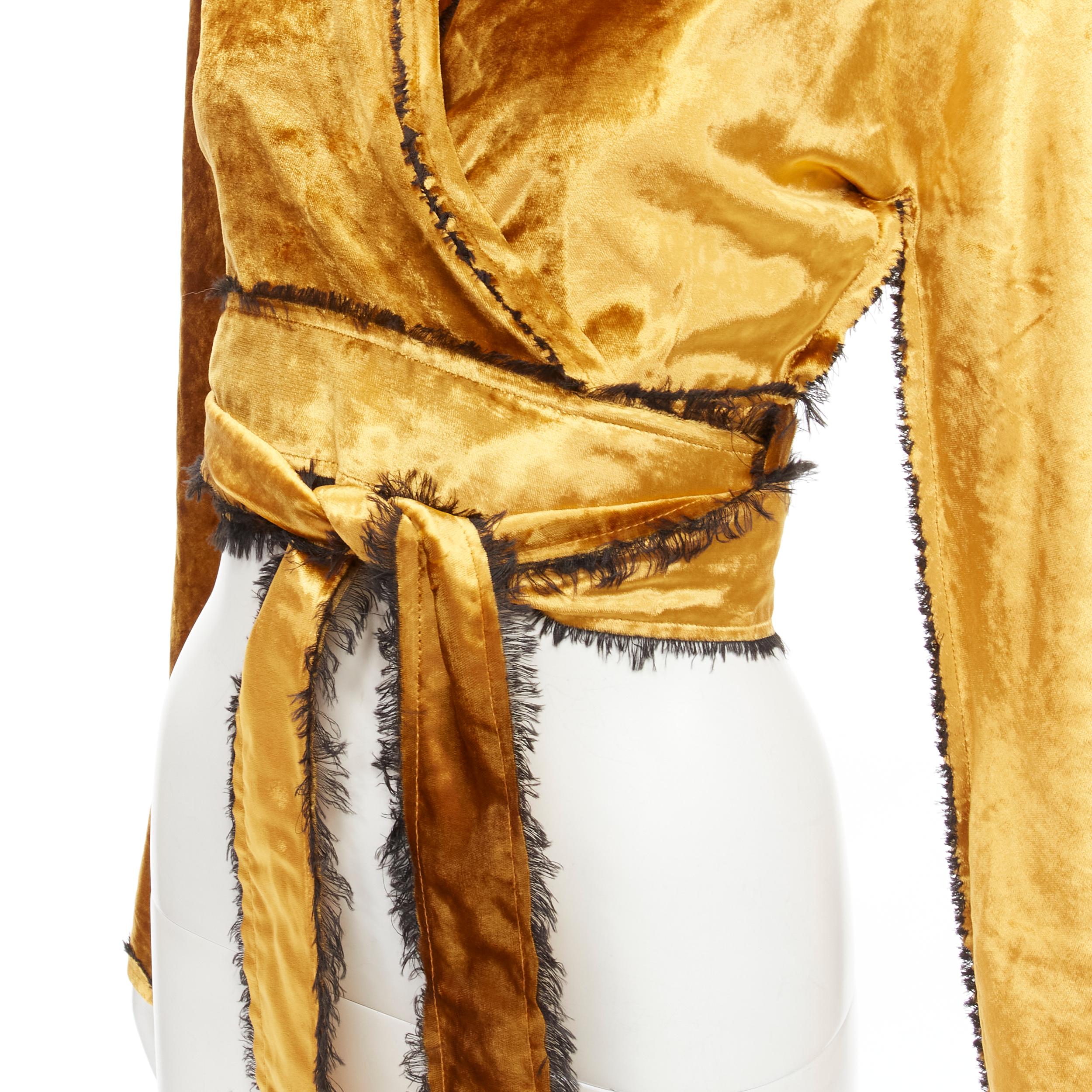 SID NEIGUM gold velvet black frayed seams wrap kimono robe jacket US2 S 
Reference: JACG/A00017 
Brand: Sid Neigum 
Material: Velvet 
Color: Gold 
Pattern: Solid 
Closure: Wrap 
Extra Detail: Wrap belt. Black frayed seams. 
Made in: Canada