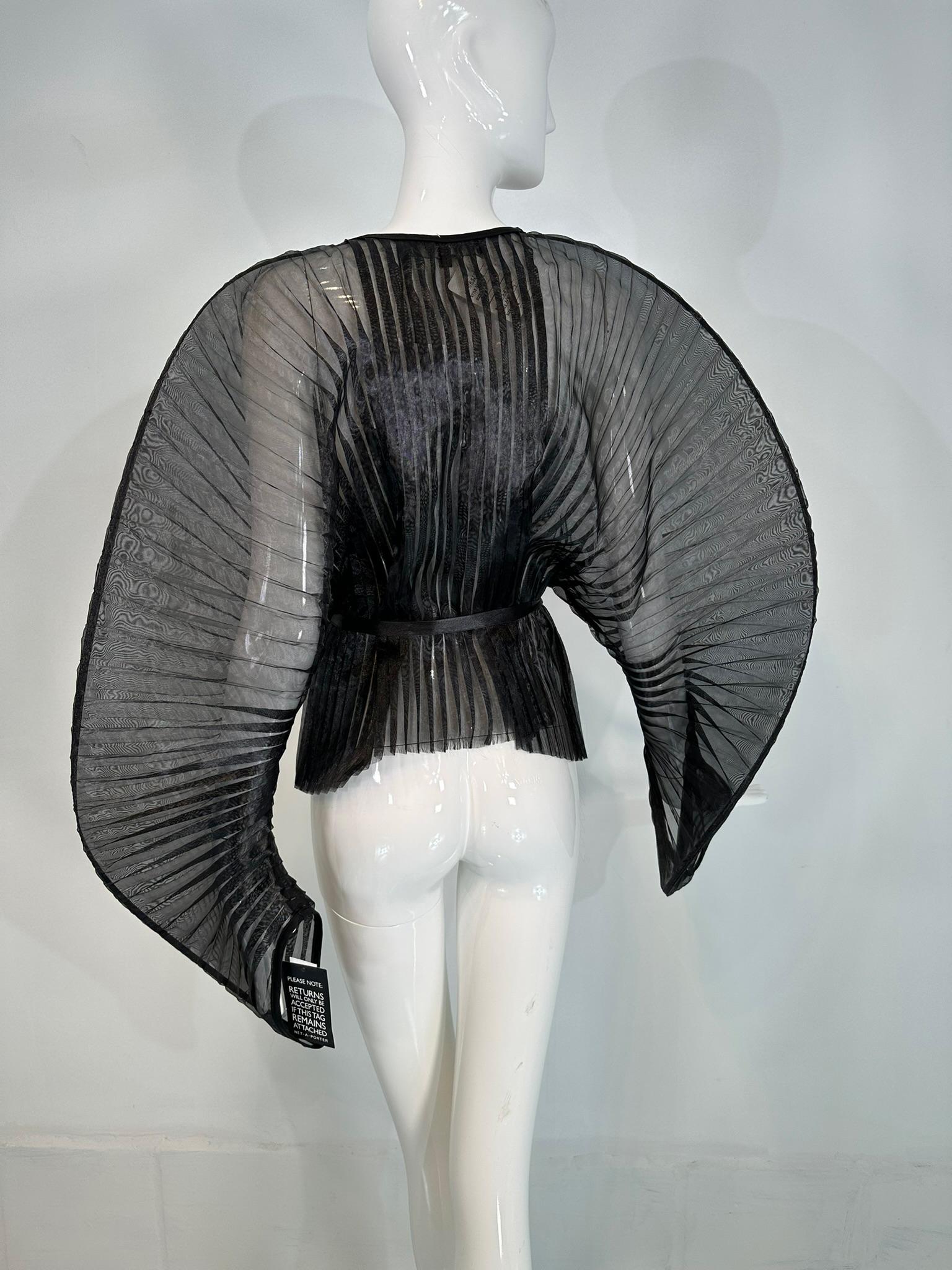 Sid Neigum Spring 2018 RTW Signature Sculptural Sheer Pleated Wired Wrap Top 1