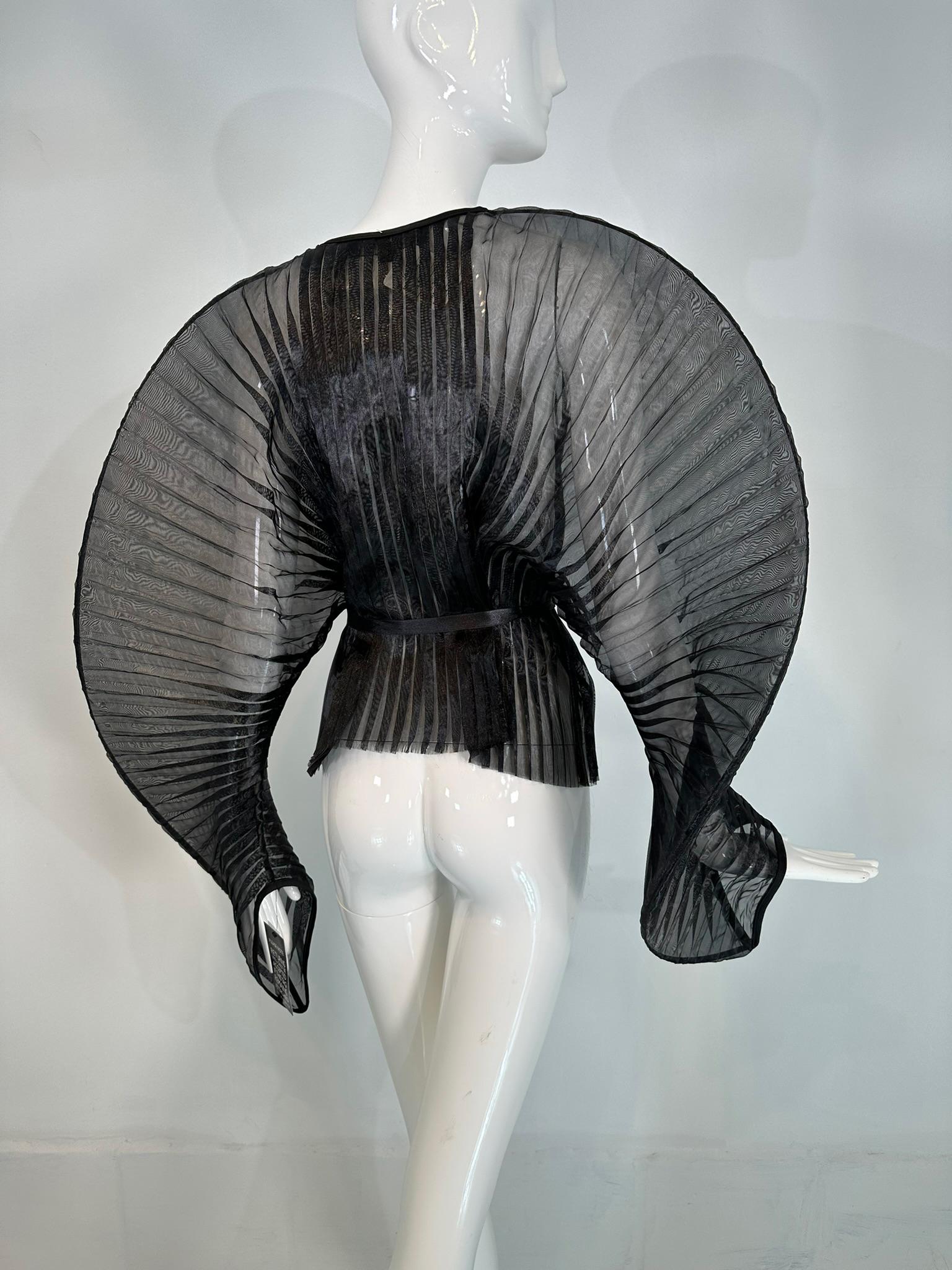 Sid Neigum Spring 2018 RTW Signature Sculptural Sheer Pleated Wired Wrap Top 2