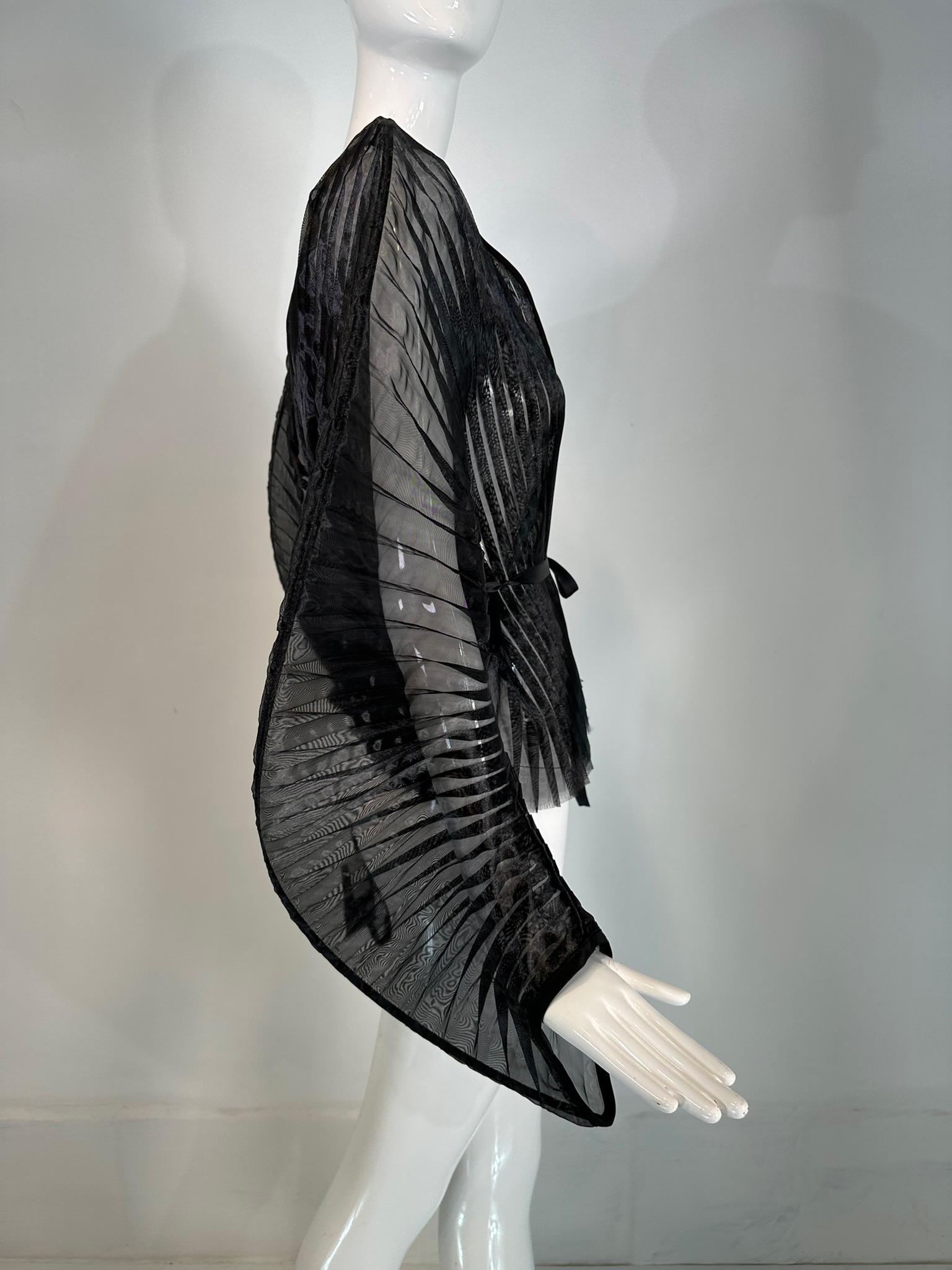 Sid Neigum Spring 2018 RTW Signature Sculptural Sheer Pleated Wired Wrap Top 4