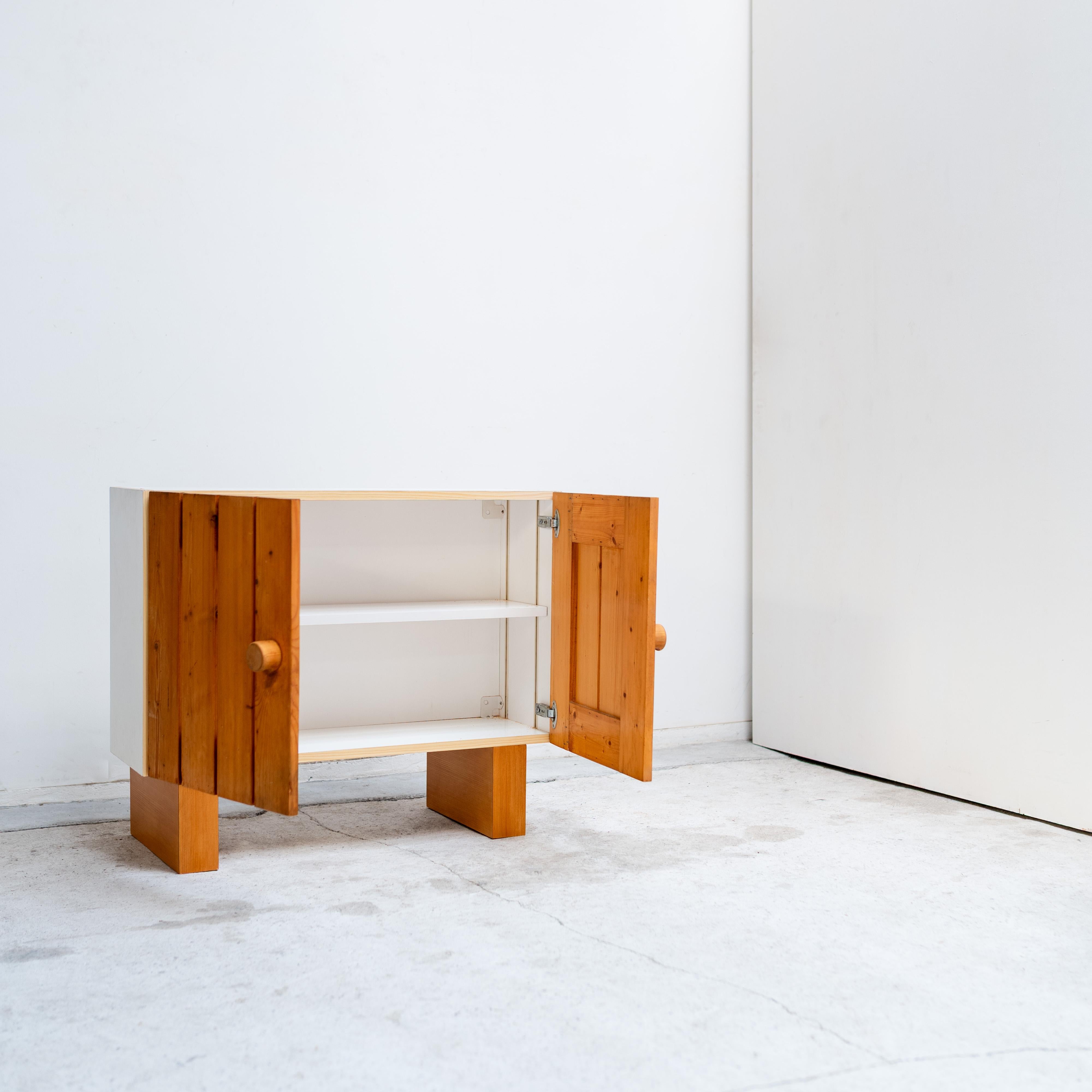 Planche latérale des Arcs 1800 de Charlotte Perriand, France,  1970s en vente 3