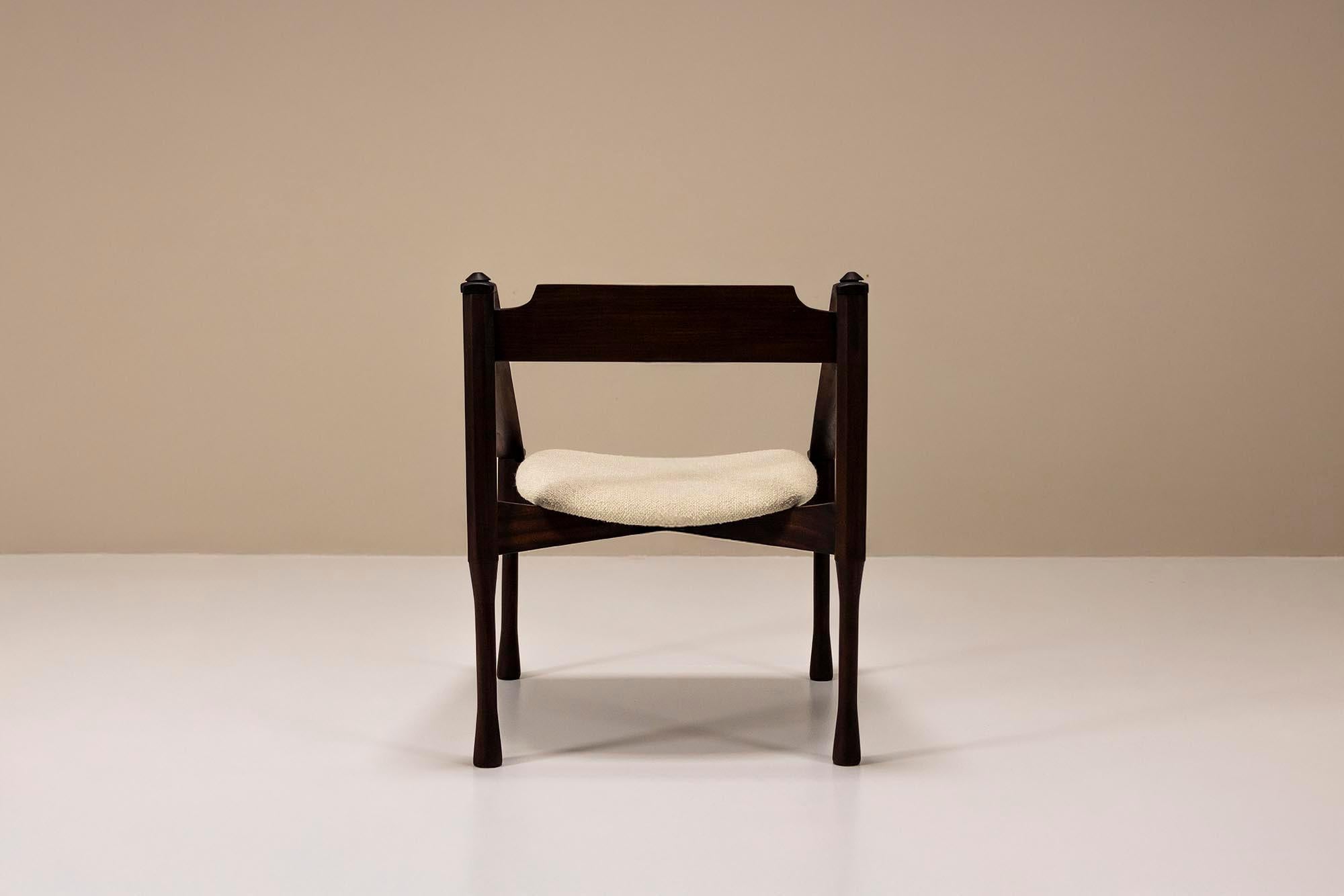 Líneas limpias, proporciones elegantes y detalles refinados: esta silla auxiliar de Giulio Moscatelli es un claro ejemplo del cuidado diseño italiano. Diseñada en la década de 1950, combina la elegancia funcional con un toque escultórico que sigue