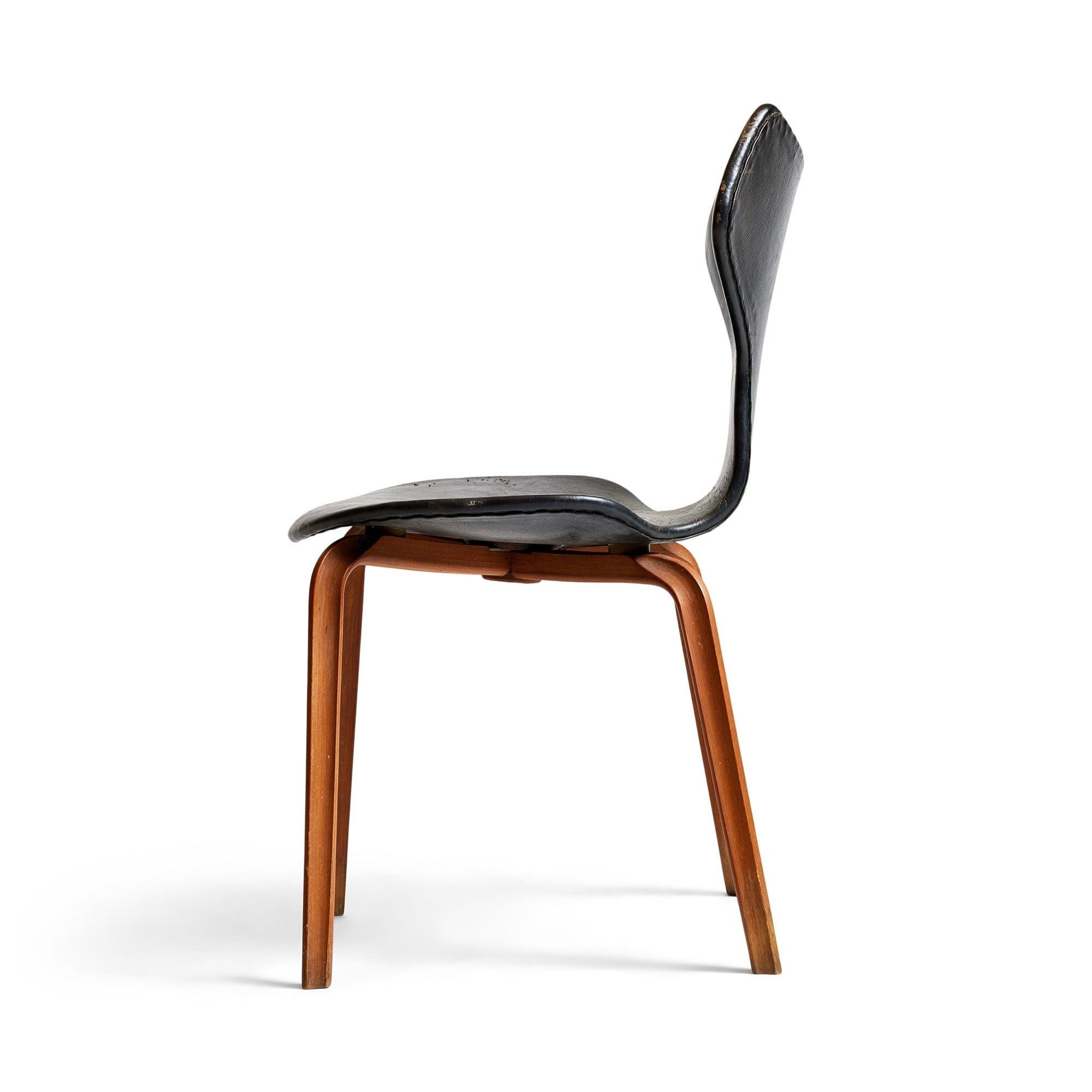 Beistellstuhl von Arne Jacobsen für Fritz Hansen (Dänisch) im Angebot