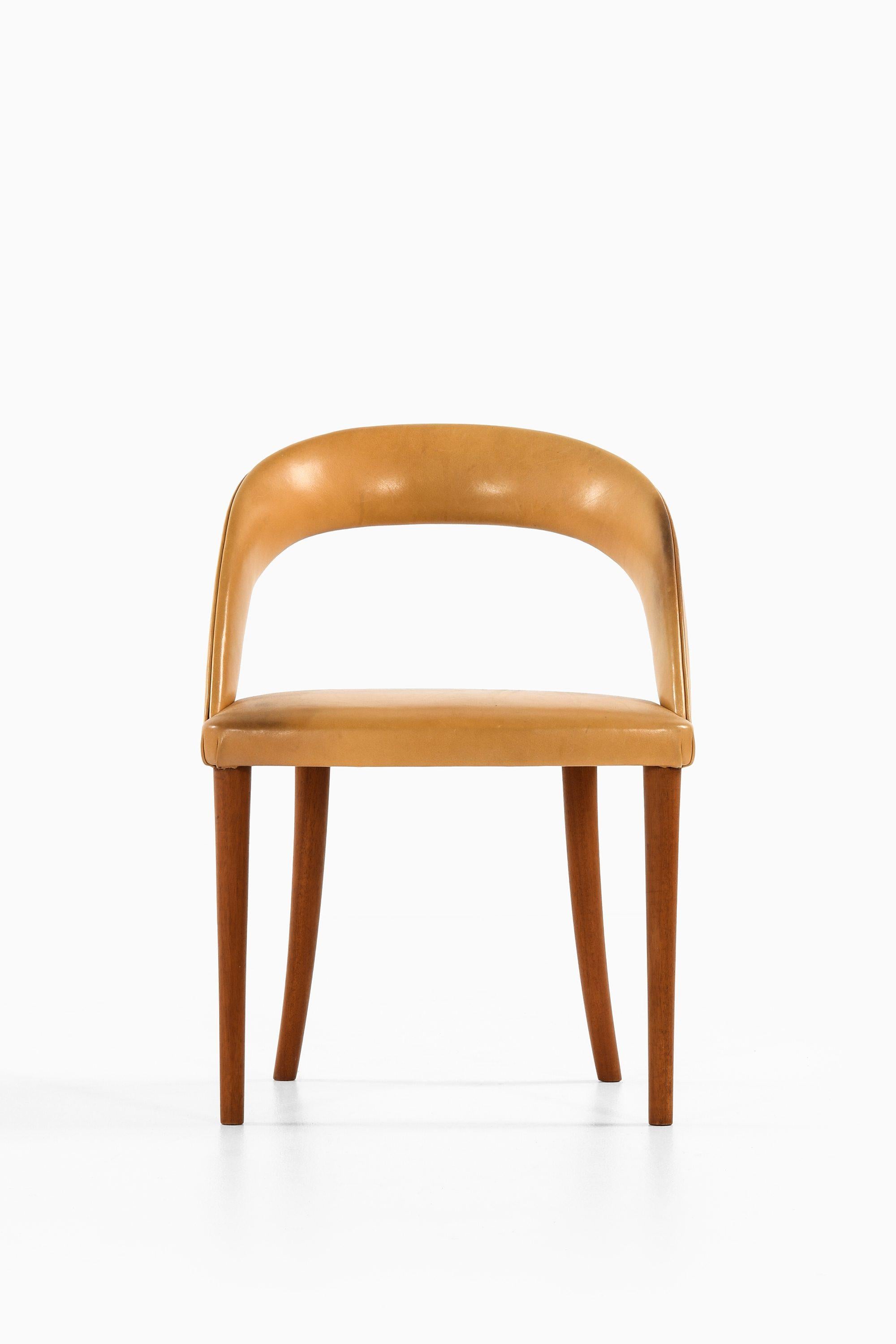 Side Chair in Mahogany and Leather by Frode Holm, 1950s

Additional Information:
Material: Mahogany, leather
Style: midcentury, Scandinavian
Produced by Illums Bolighus in Denmark
Dimensions (W x D x H): 51 x 49 x 71.5 cm
Seat Height: 41