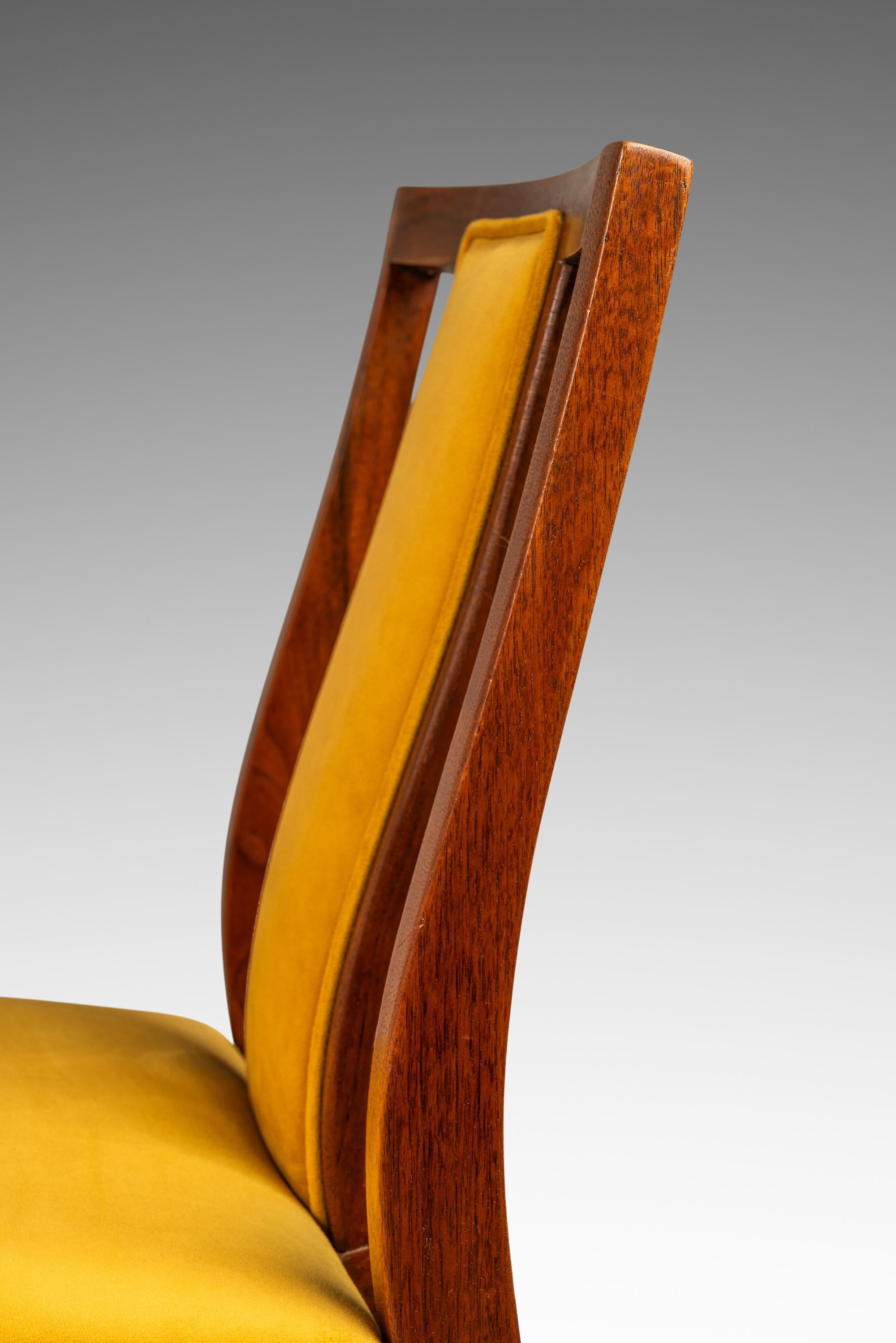 Chaise d'appoint en noyer et feutre jaune à la manière d'Edward Wormley, États-Unis, années 1960 en vente 6