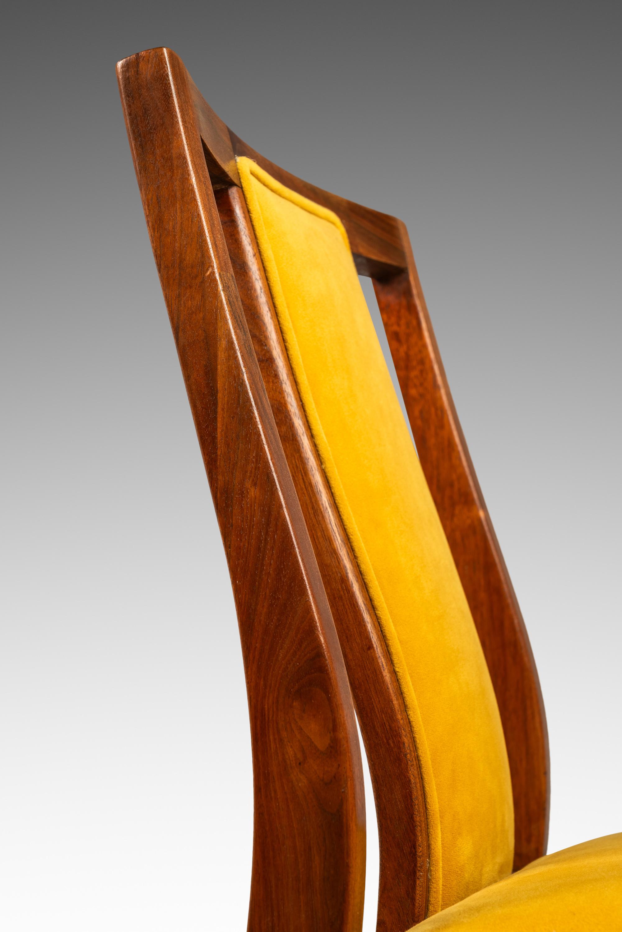 Chaise d'appoint en noyer et feutre jaune à la manière d'Edward Wormley, États-Unis, années 1960 en vente 7