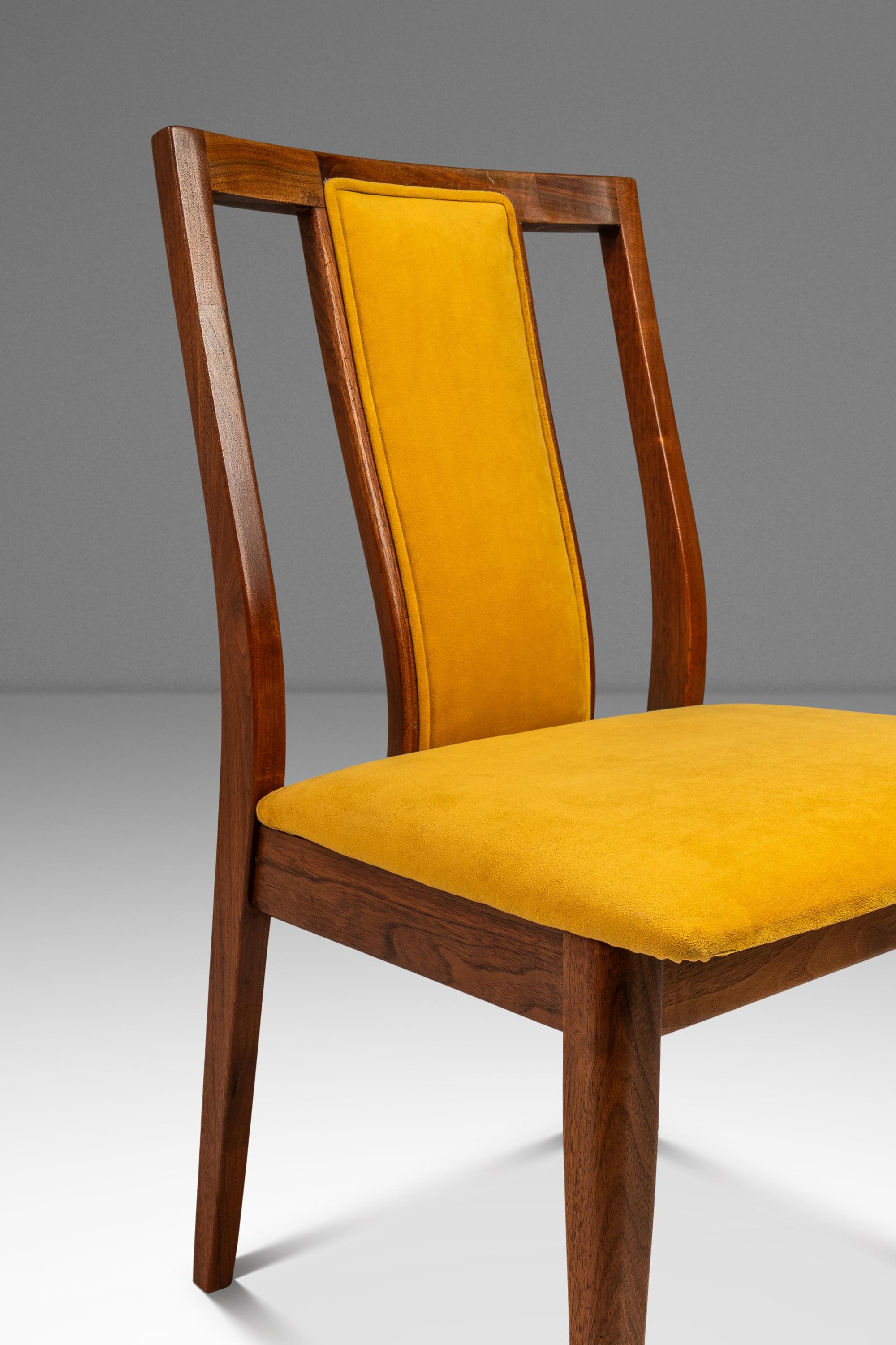 Chaise d'appoint en noyer et feutre jaune à la manière d'Edward Wormley, États-Unis, années 1960 en vente 8