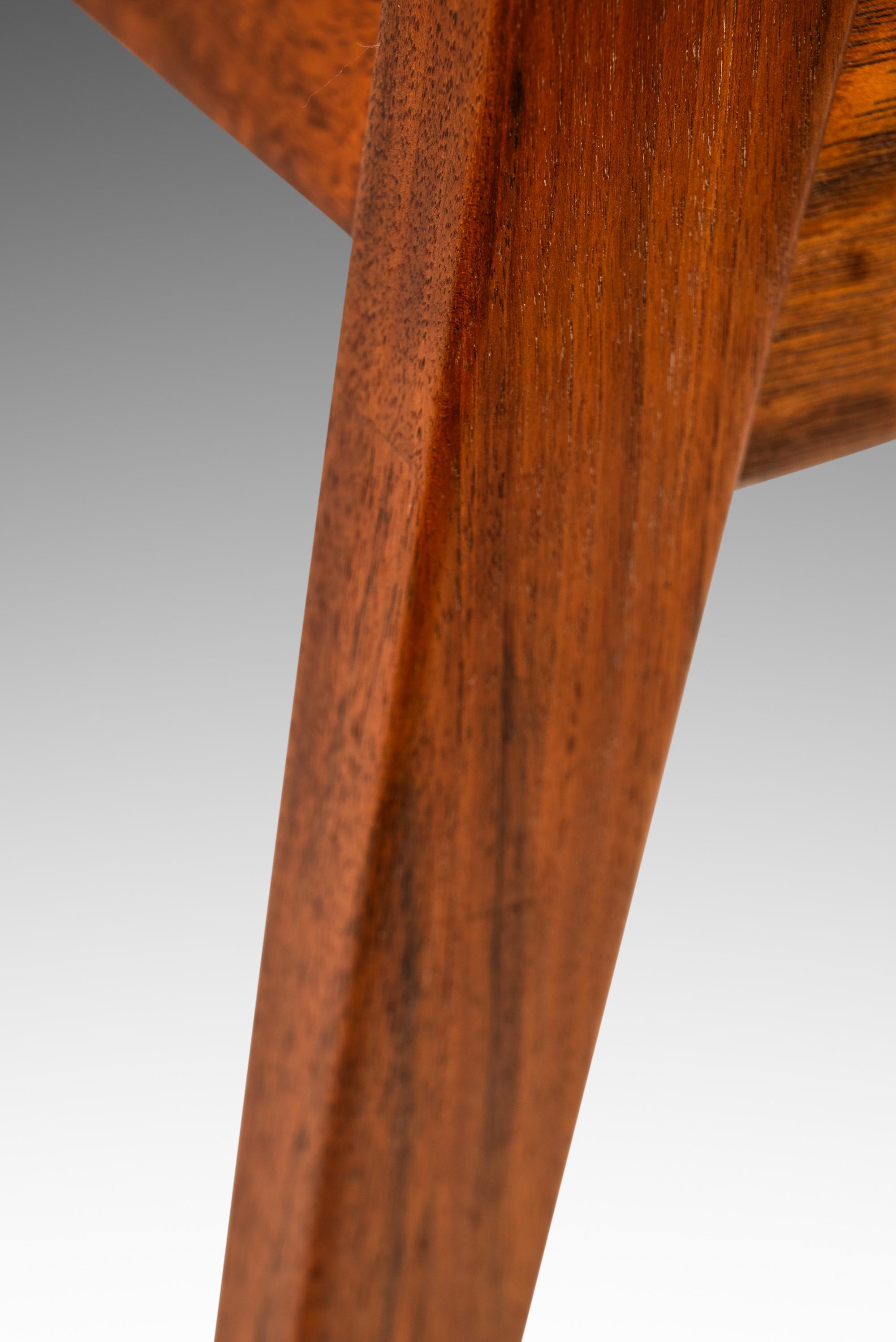 Chaise d'appoint en noyer et feutre jaune à la manière d'Edward Wormley, États-Unis, années 1960 en vente 11