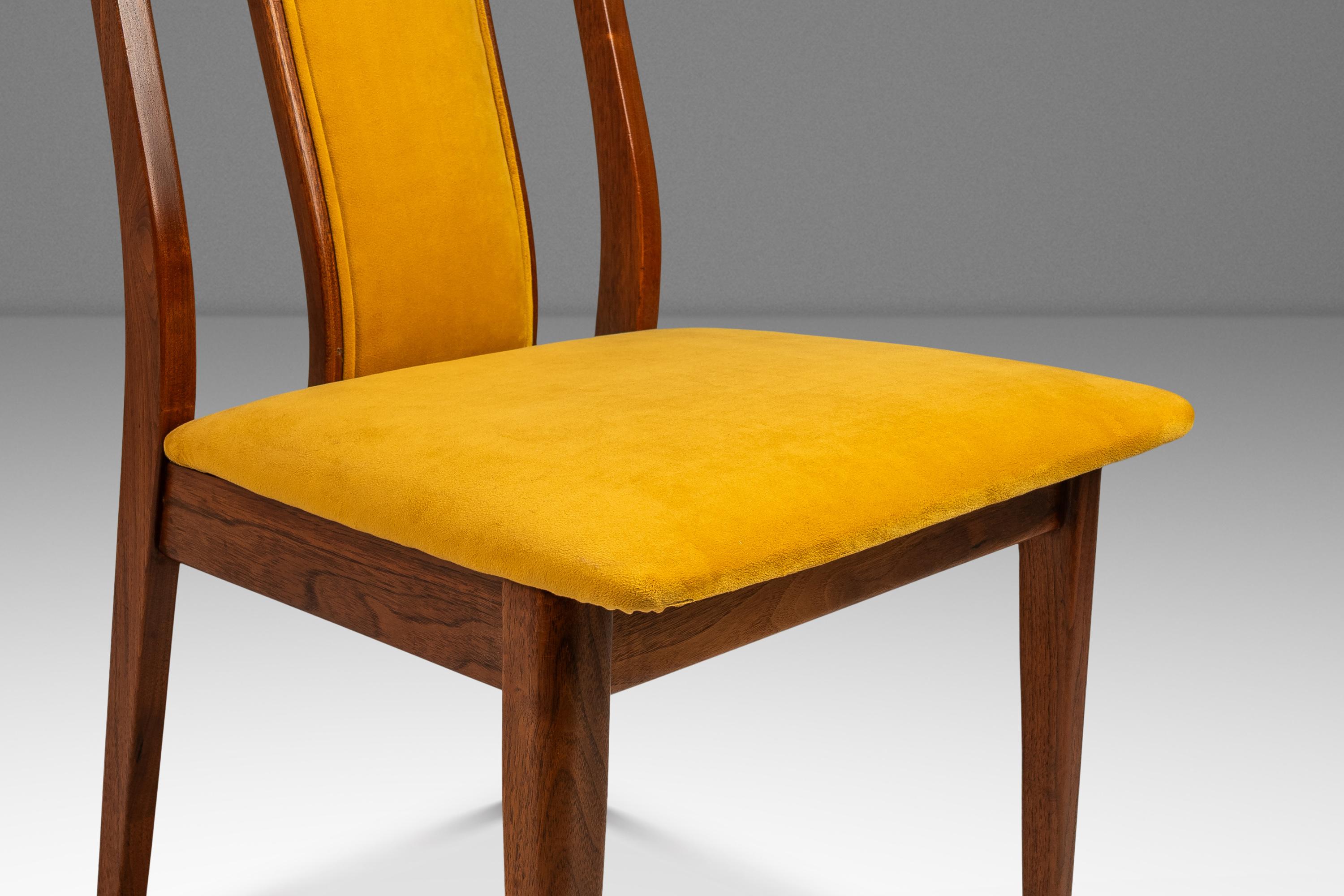 Chaise d'appoint en noyer et feutre jaune à la manière d'Edward Wormley, États-Unis, années 1960 en vente 1