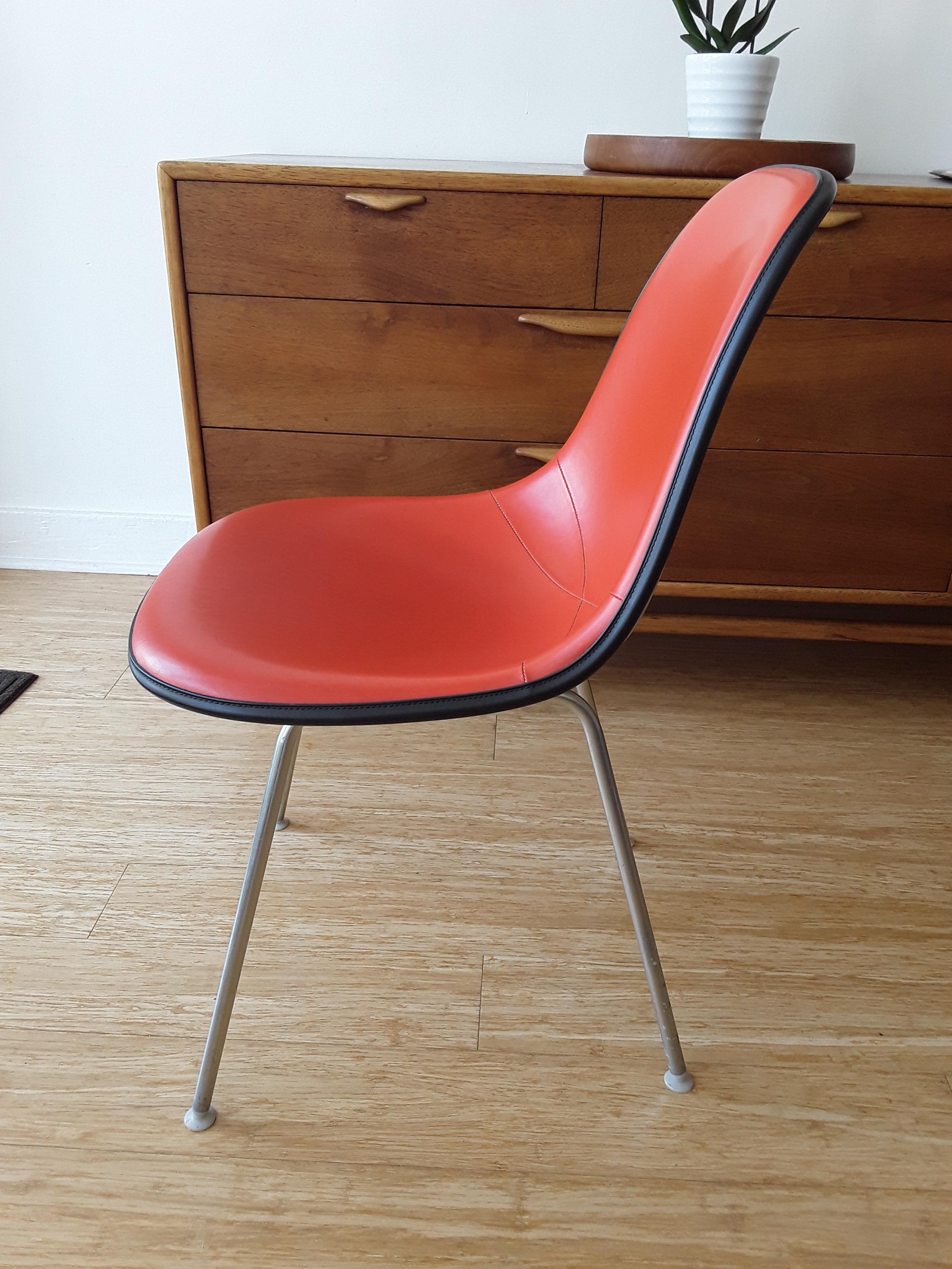 Mid-Century Modern Side Chair on Straight Base by Eames for Herman Miller