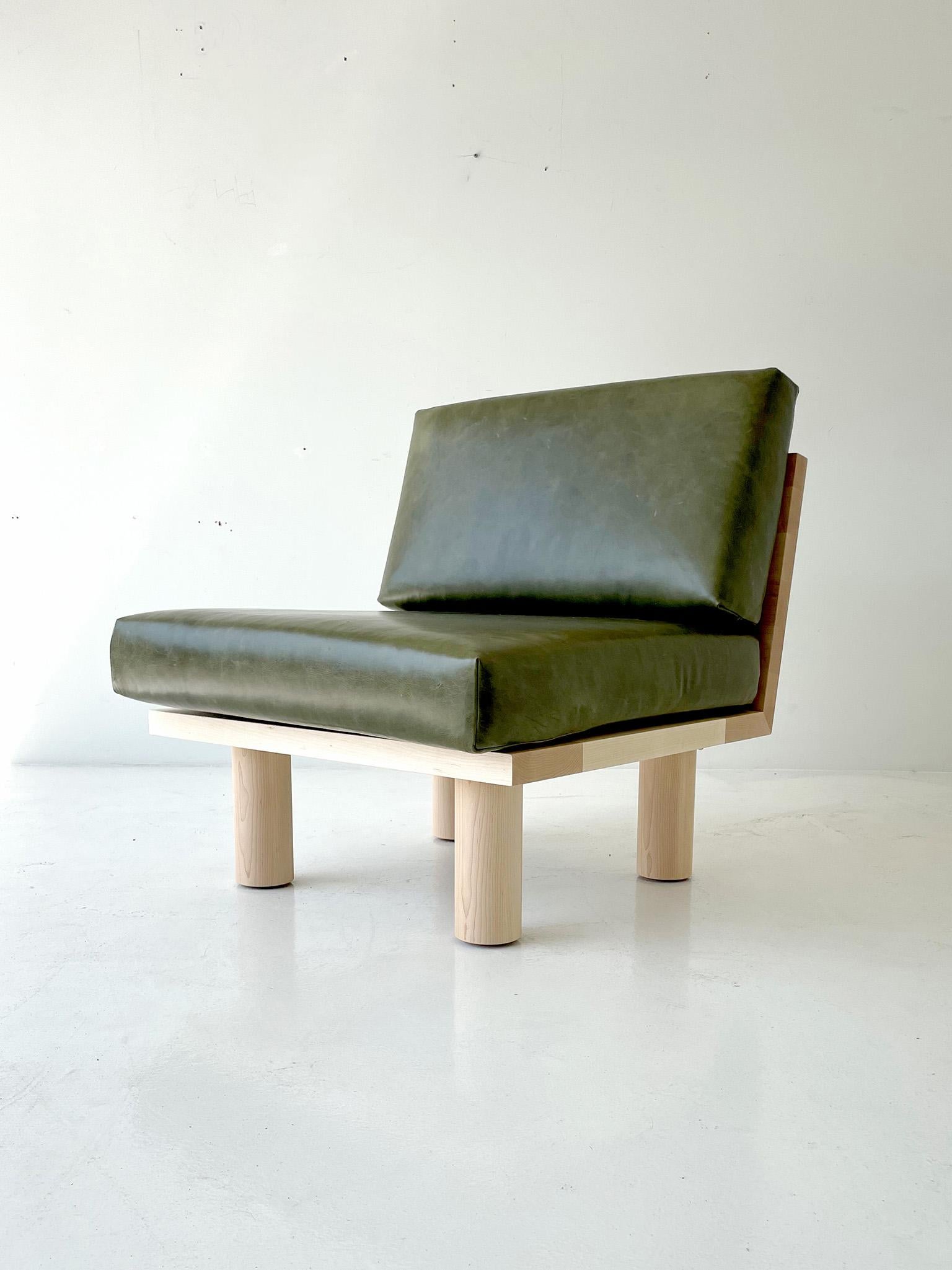 XXIe siècle et contemporain Chaise d'appoint Bertu, chaise d'appoint Suelo, cuir et érable en vente