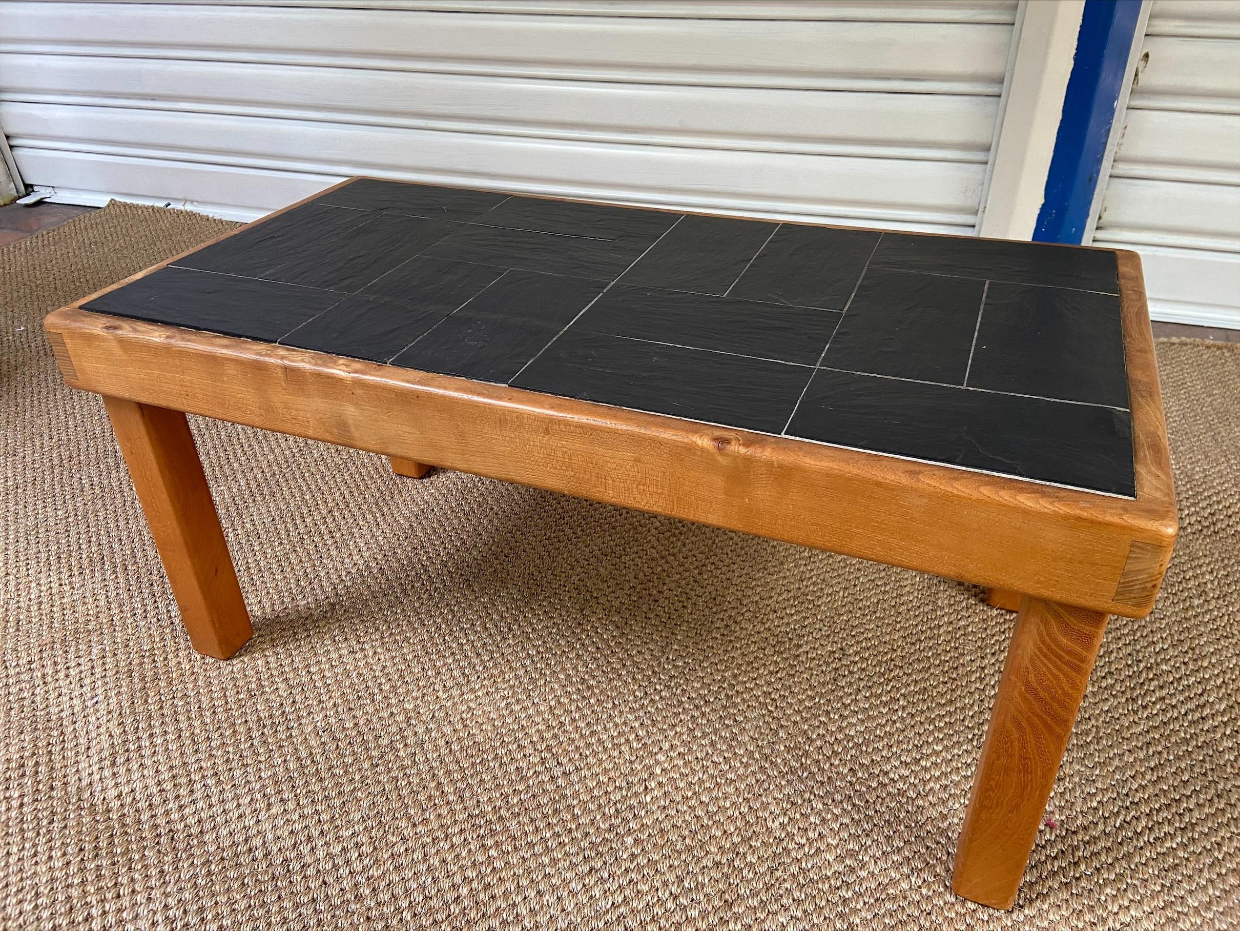 Side coffee table - Maison Regain
Collaboration with Pierre Chapo
Elm and slate
Measures: H 39 x L 84 x P 45cm
Circa 1980
In good vintage condition.