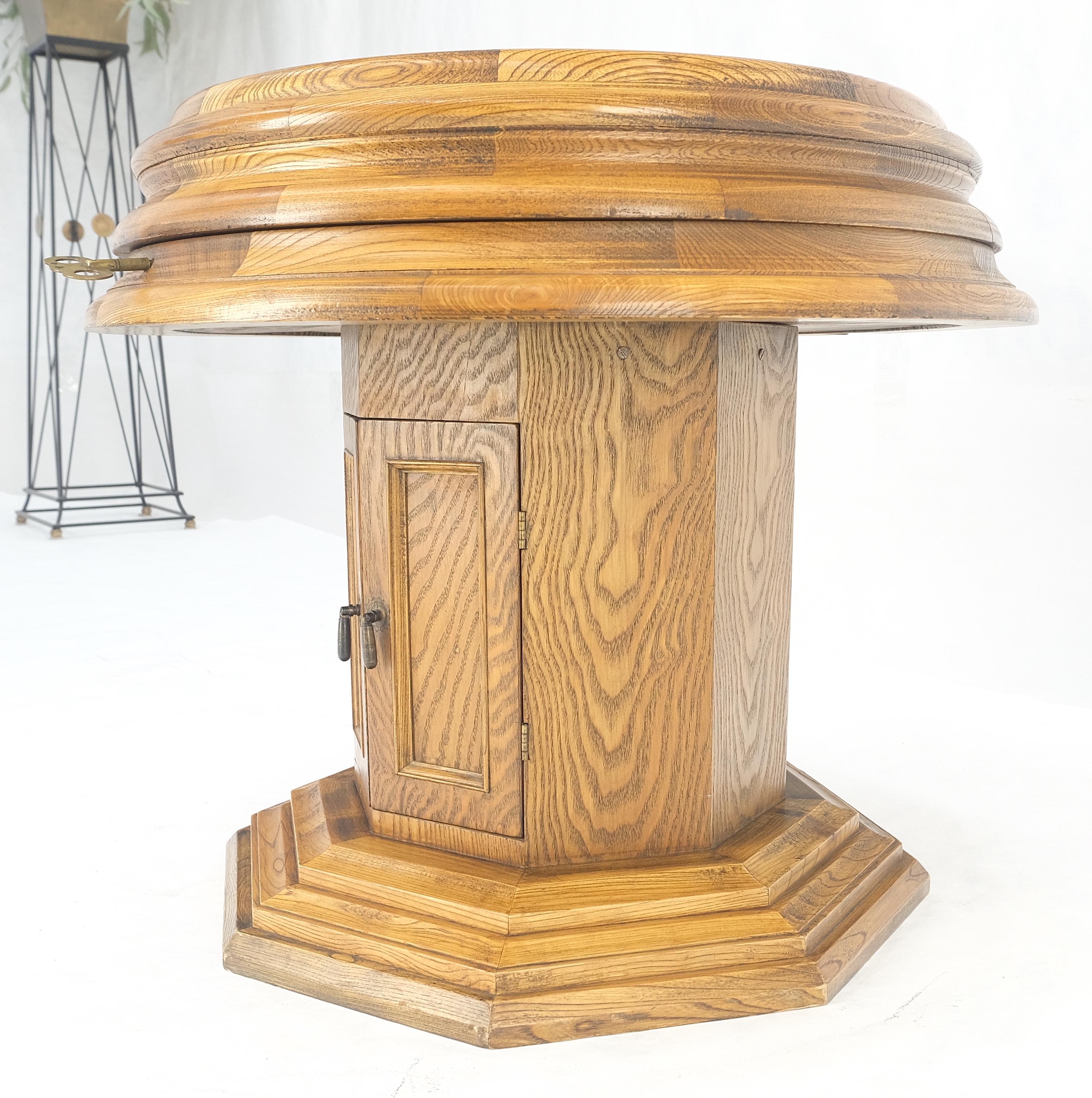 Side Coffee Table w/ a Working Street Wall Clock Top Storage Compartment Base For Sale 7