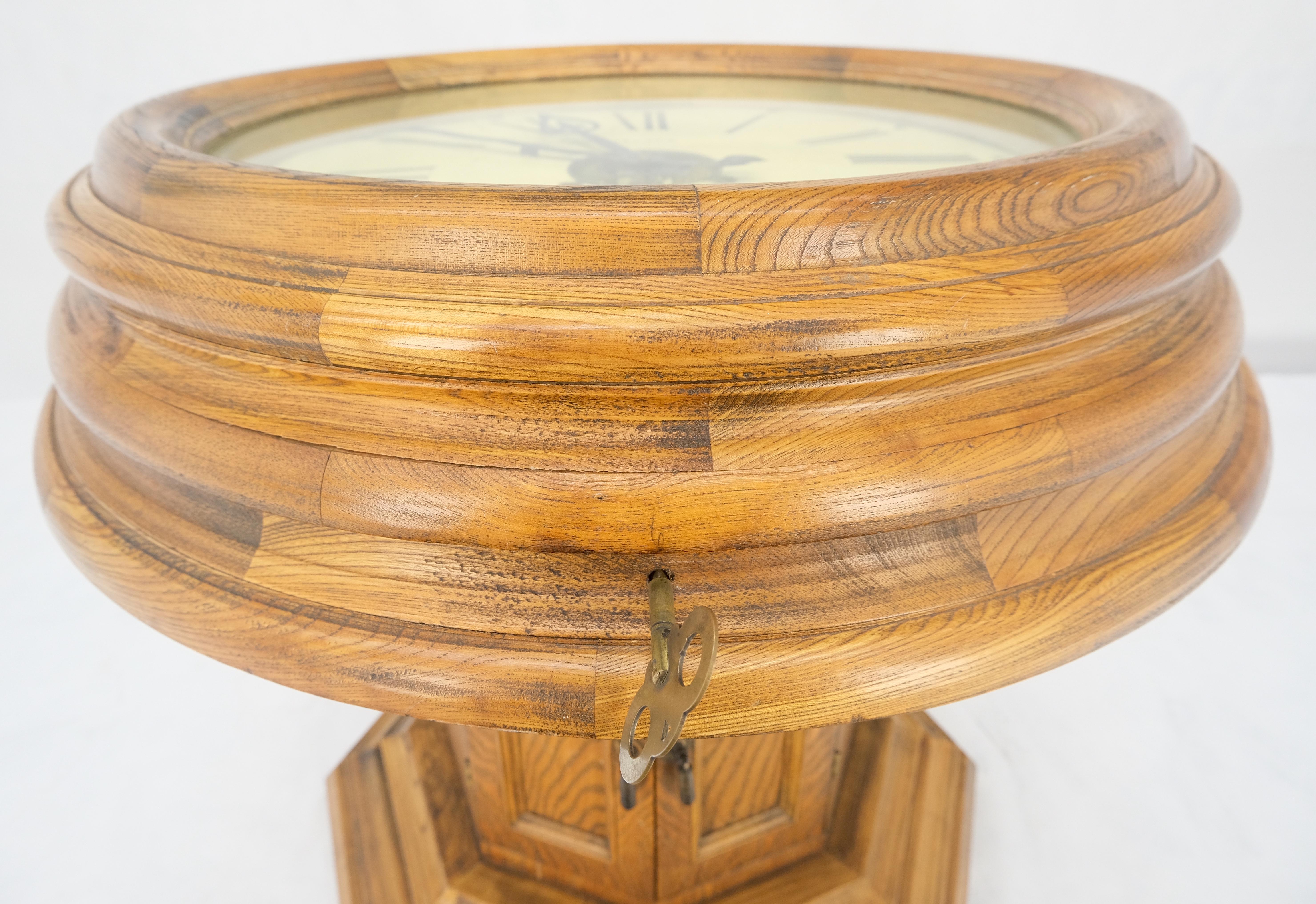 Side Coffee Table w/ a Working Street Wall Clock Top Storage Compartment Base For Sale 2