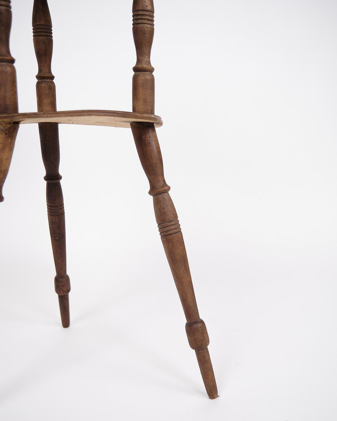 Table d'appoint en pin à pieds tournés des années 1880 Bon état - En vente à Lejre, DK