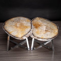 Paire de tables d'appoint ou de tables centrales en agate brésilienne avec base en métal nickelé