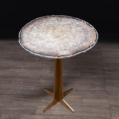 Table d'appoint ou de cocktail en agate brésilienne avec base en métal de couleur or