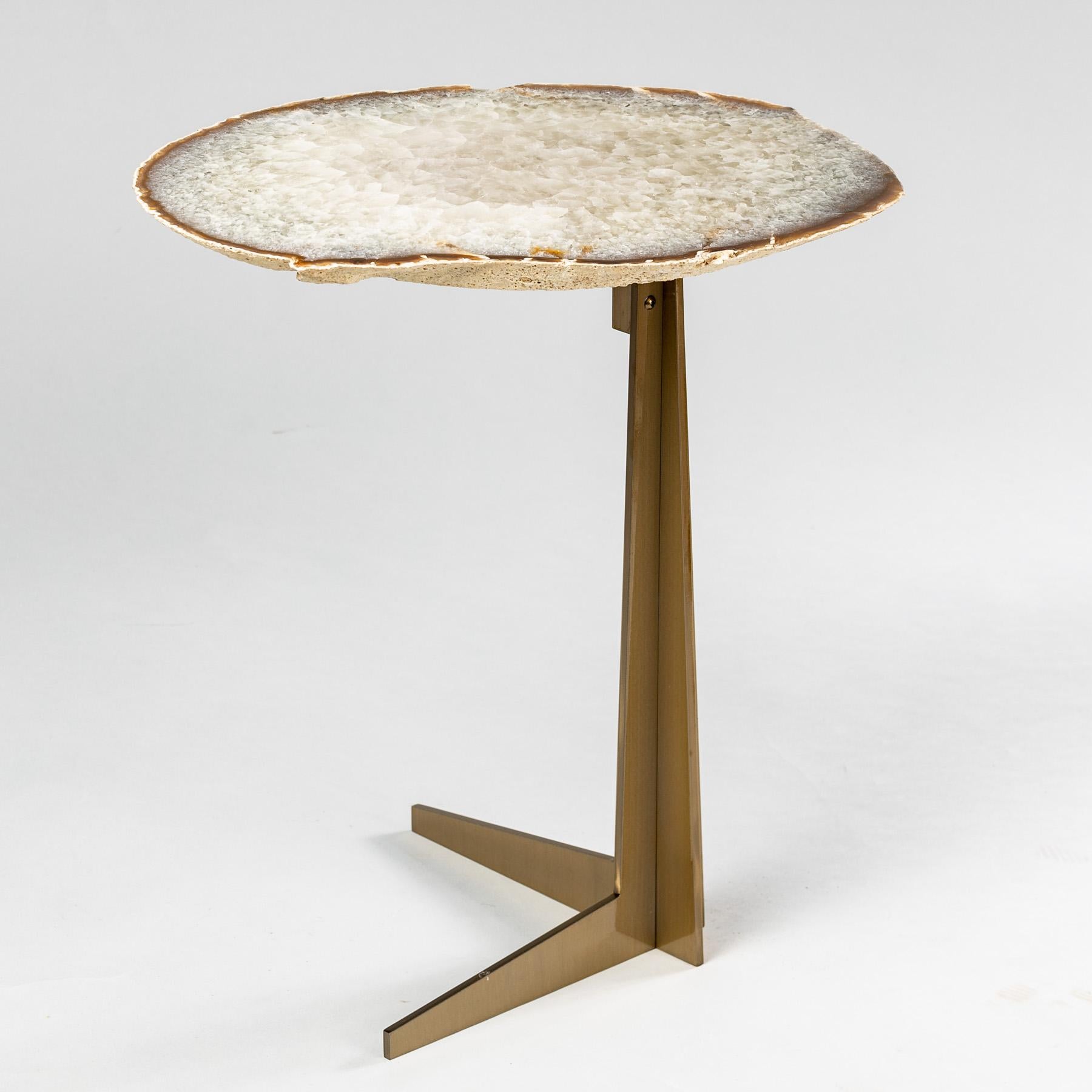 Side or Cocktail Table, Brazilian Agate with Gold Color Metal Base In New Condition In Polanco, CDMX