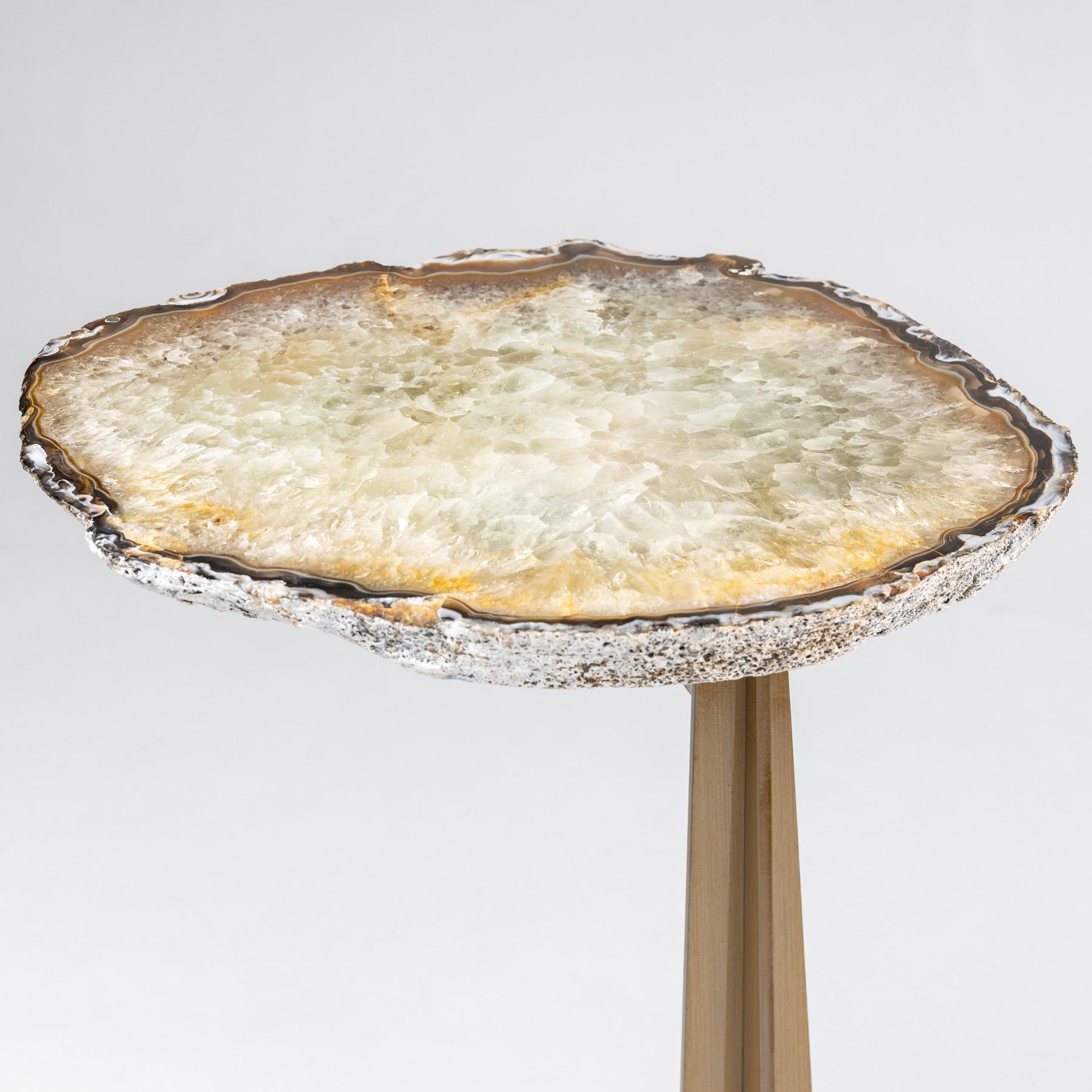 Side or Cocktail Table, Brazilian Agate with Gold Color Metal Base In New Condition For Sale In Polanco, CDMX