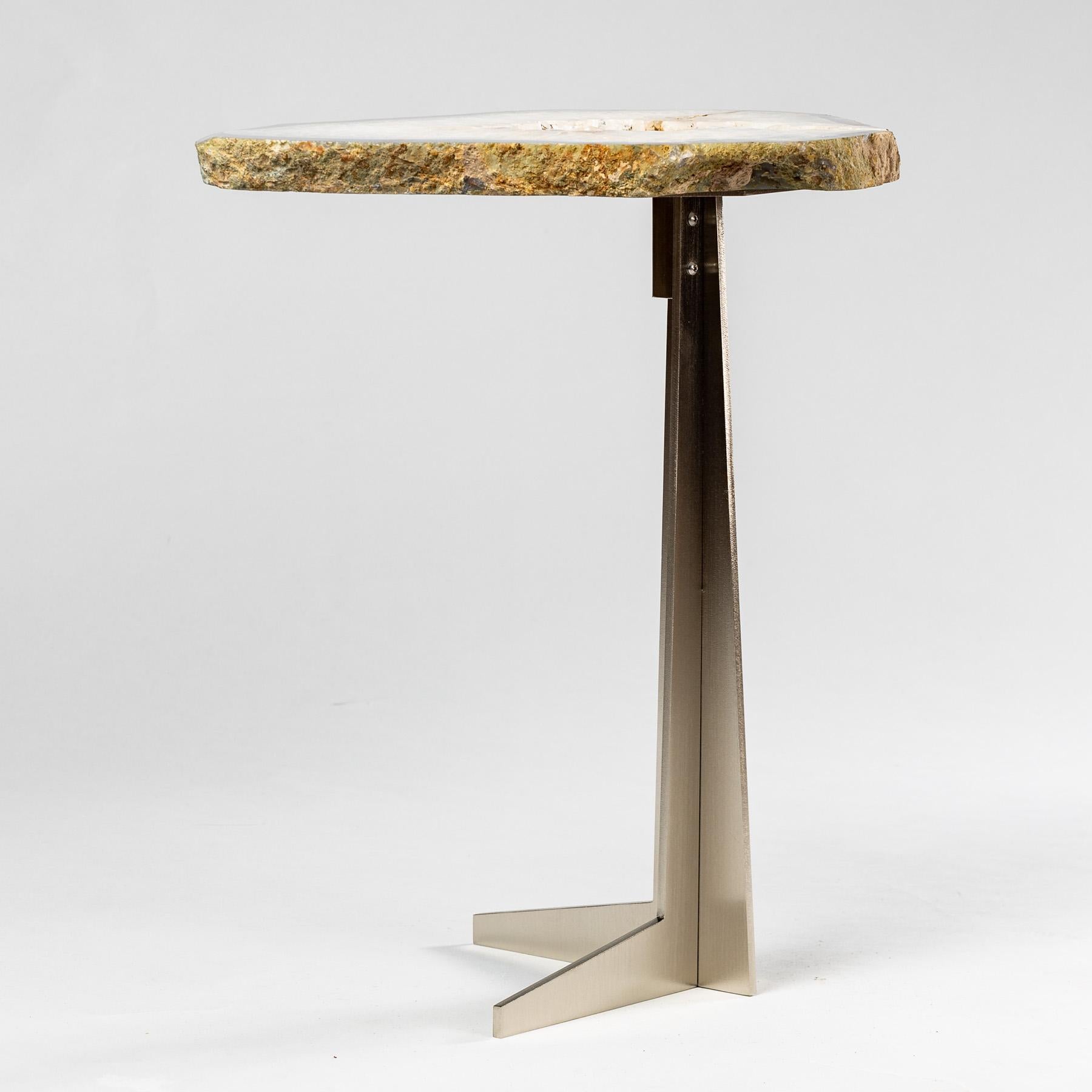 Table d'appoint ou de cocktail, agate brésilienne avec base en métal inoxydable Neuf - En vente à Polanco, CDMX