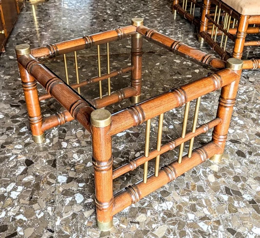 20ième siècle Côté, Café  Table ou table d'appoint Hollywood Regency en faux bambou et laiton en vente