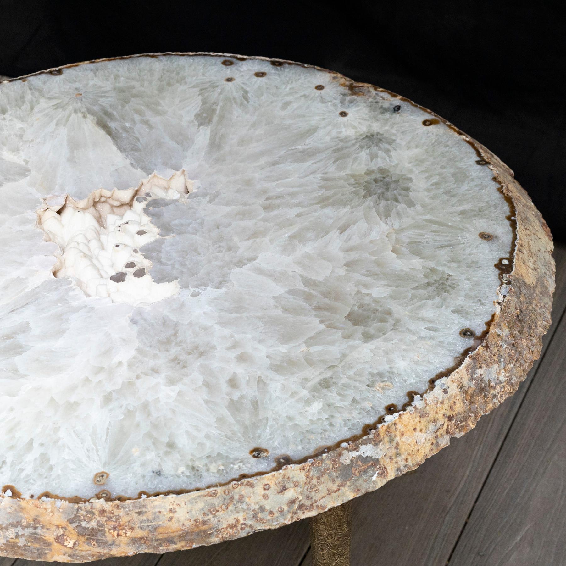 Side or Coffee Table, White Brazilian Agate with Solid Bronze Base In New Condition In Polanco, CDMX