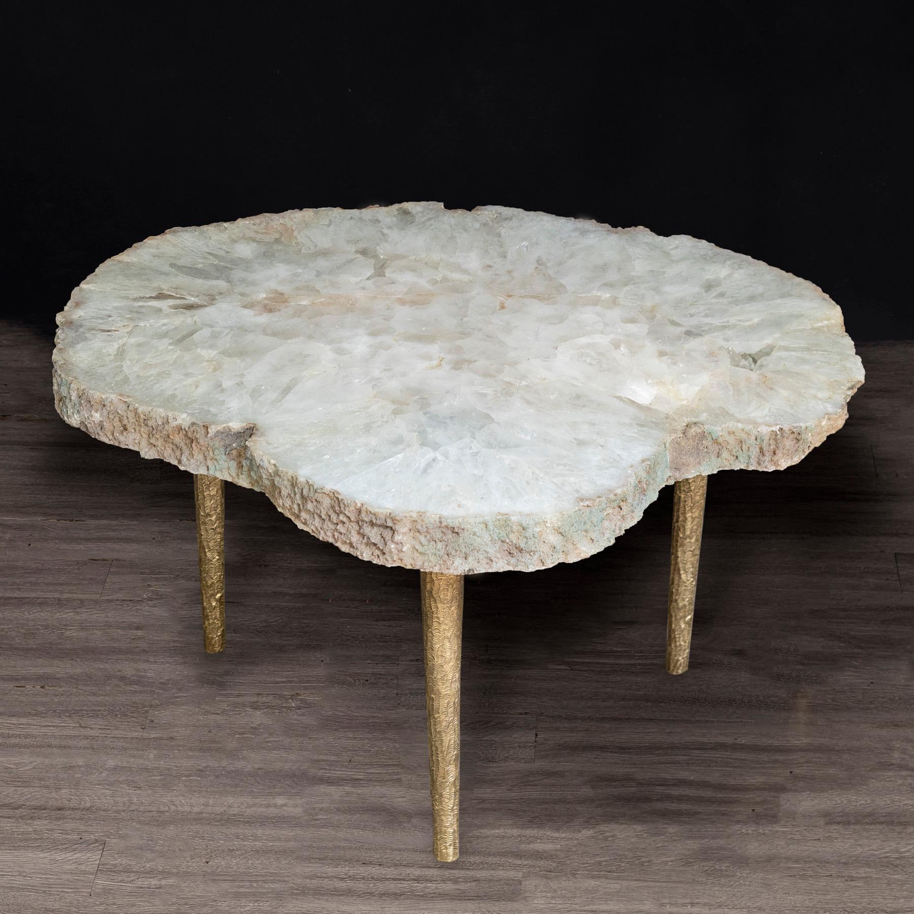 This agate slab forming a side table or cocktail table, is from Brazil and has a combination of colors with hints of white and gold. Agates are formed in rounded nodules, which are sliced open to bring out the internal pattern hidden in the stone.