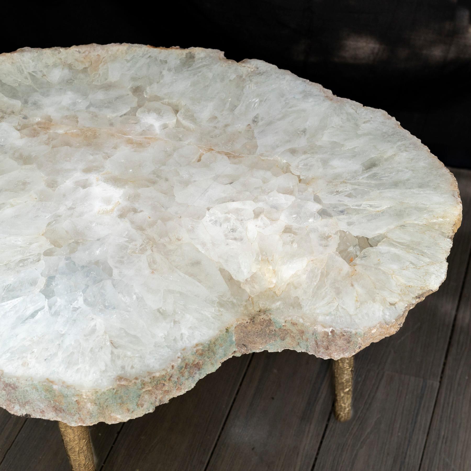 Side or Coffee Table, White Brazilian Agate with Solid Bronze Base In New Condition In Polanco, CDMX