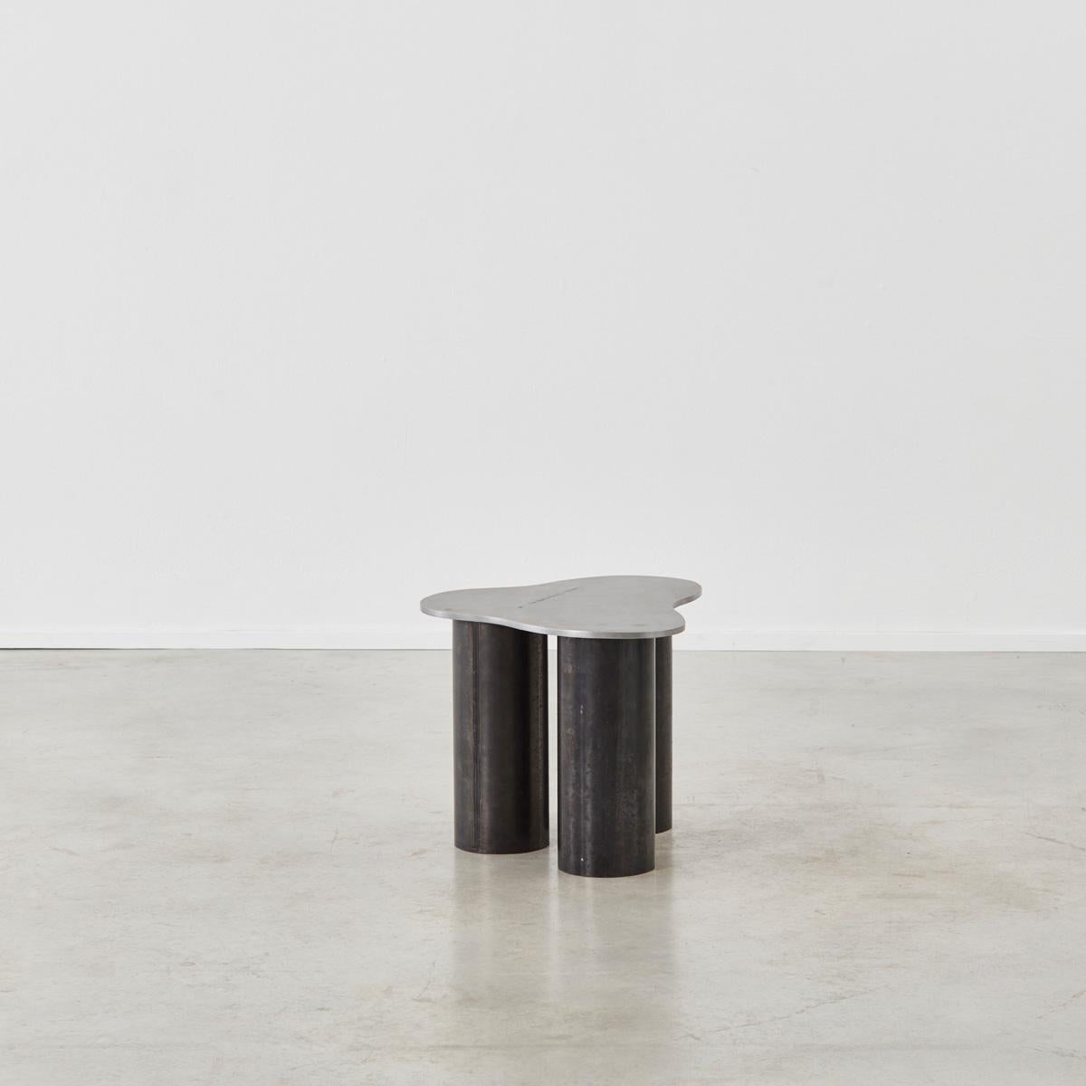 Postmoderne Table d'appoint 001 « Low » par Archive for Space en vente