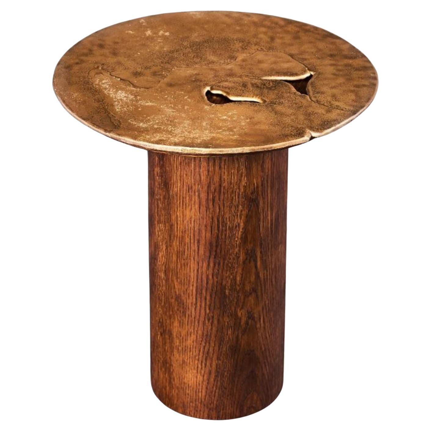Mesa auxiliar Earth Prints 10 : Latón fundido y madera Ø 45 cm x H 51 cm