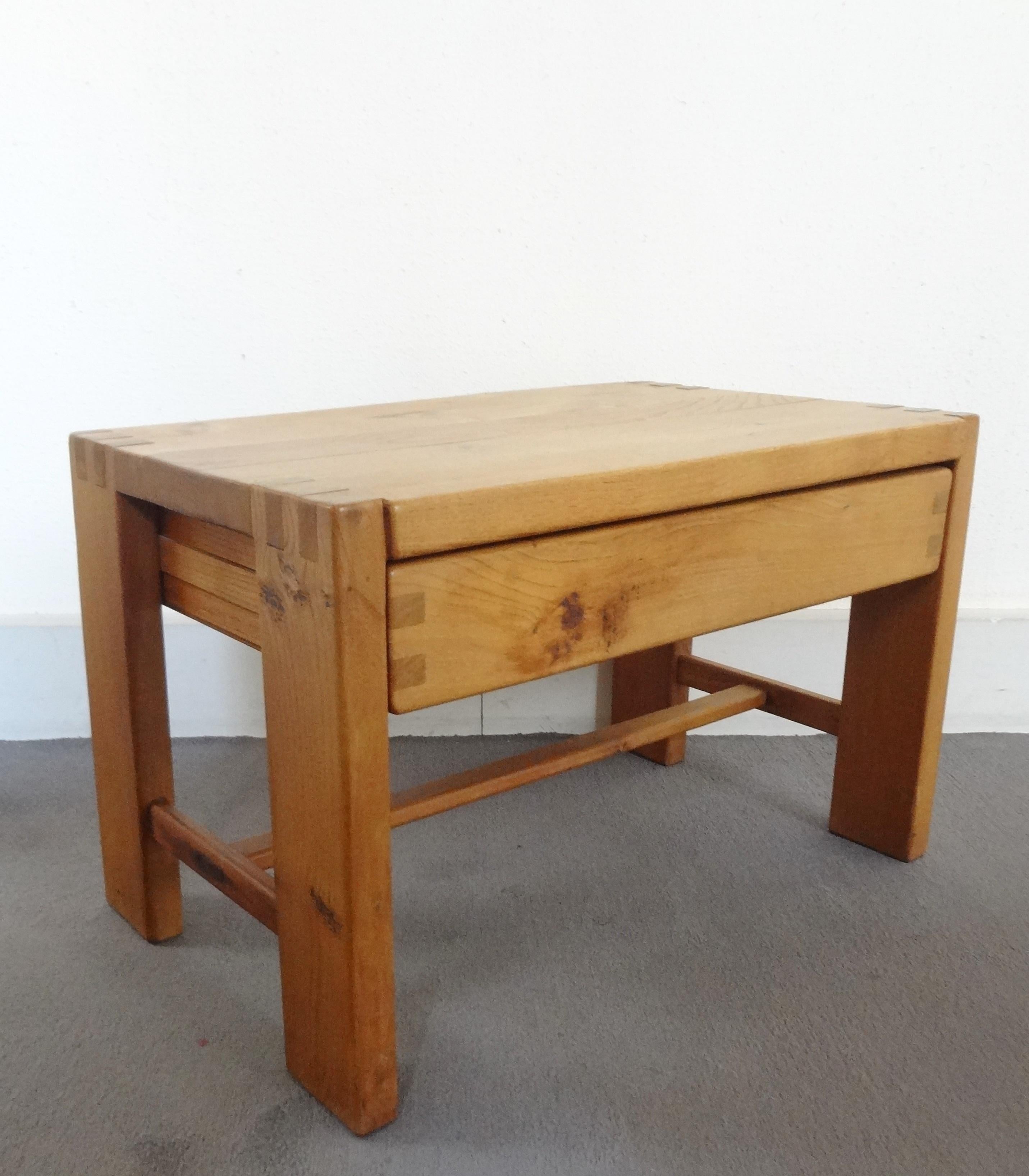 Pierre Chapo (1927-1987)
Little rectangular solid elm T7 side-table, 1960s
With one large drawer. H cross-bar base.
Apparent mortise and tenon assemblage.

Pierre Chapo (1927-1987), cabinetmaker and designer, familiar with architecture,