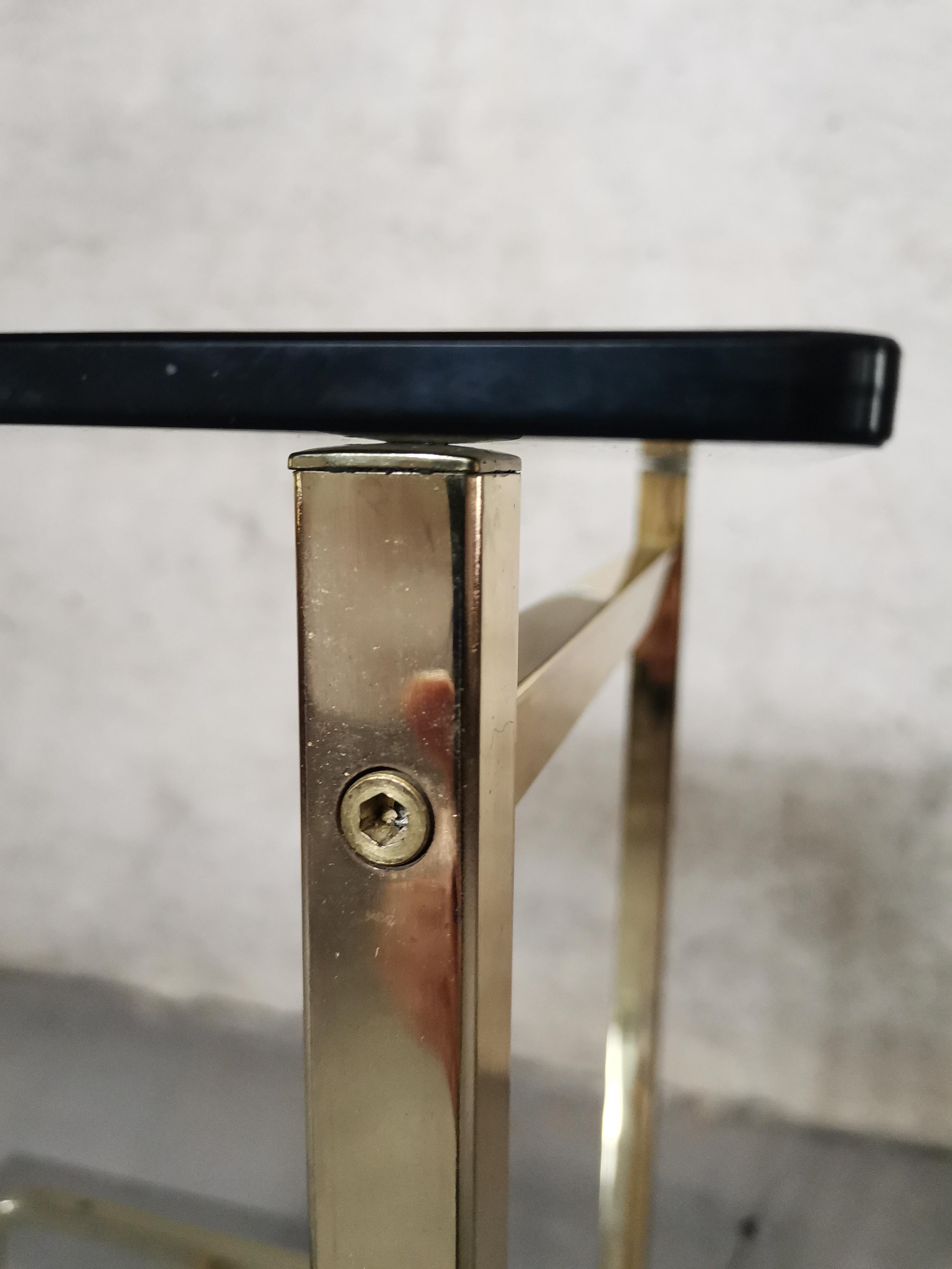 Fin du 20e siècle Table d'appoint 1970 verre fumé/or/roues en vente