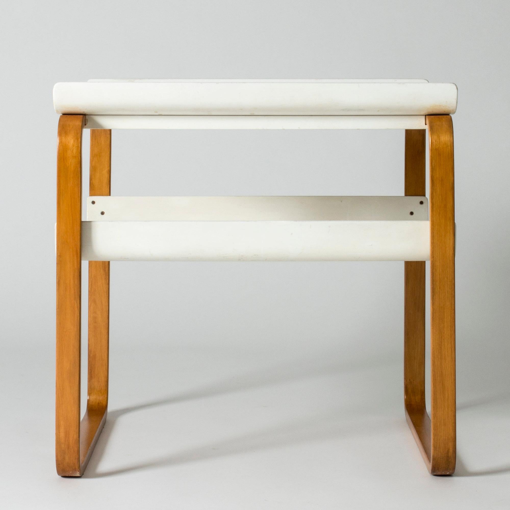 Side table 915 by Alvar Aalto, made from birch bentwood with a white lacquered table top and shelf. Appealing, flowing lines with soft corners. Designed in 1932, originally for the Paimio Sanatorium in Finland.