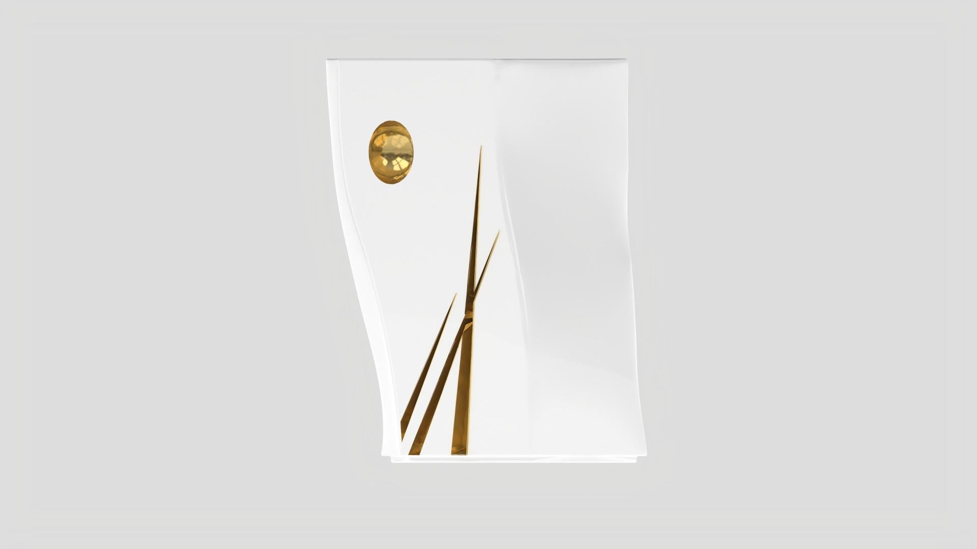 Plaqué or Table d'appoint Adelma, lignes 1, blanc arctique/or en vente