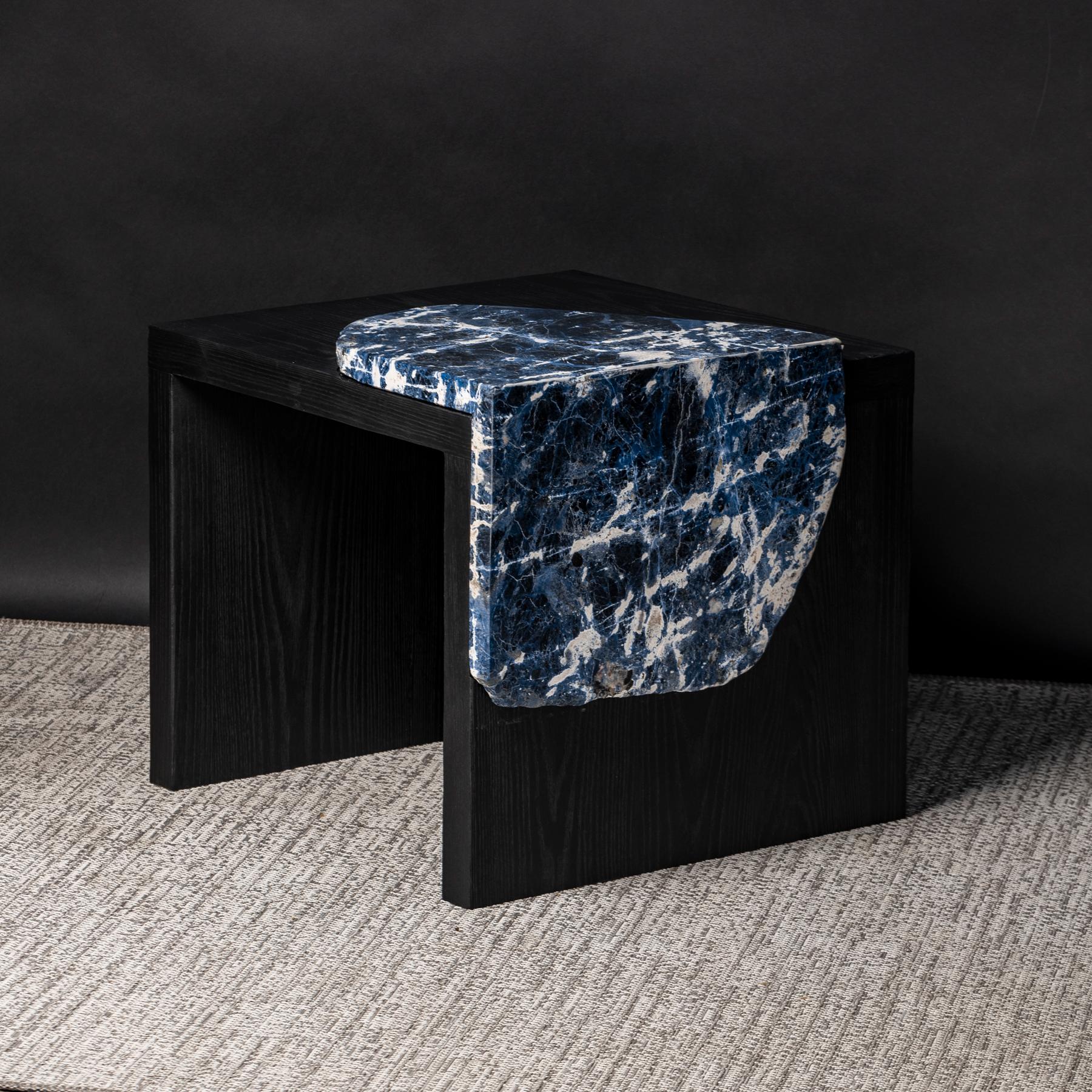 Side Table American Solid Ashwood with Brazilian Sodalite Slab In New Condition For Sale In Polanco, CDMX