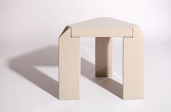 Table d'appoint « Apollo » en pierre de lave émaillée de Corpus Studio
